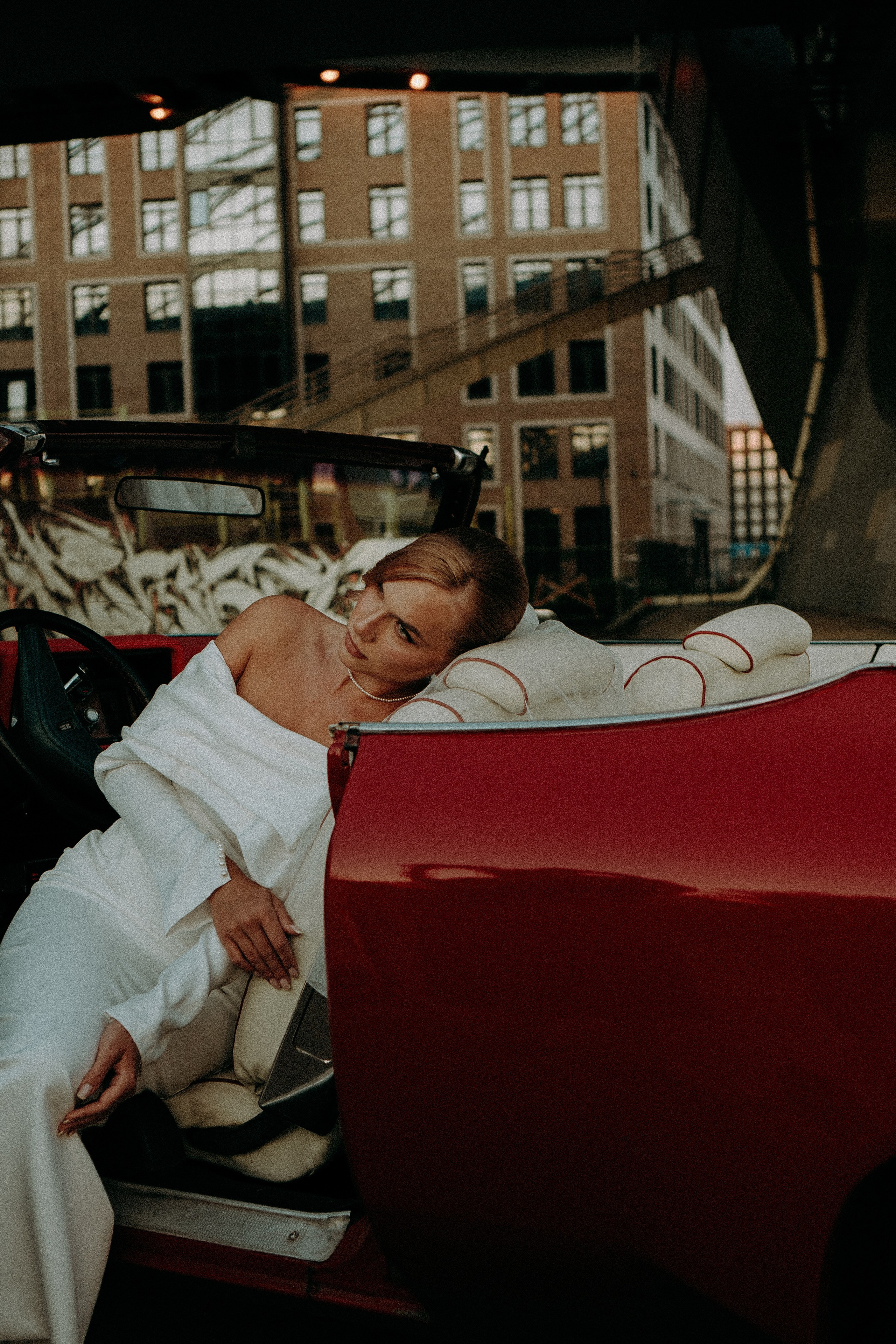 СВАДЕБНАЯ СЬЕМКА ВОЗЛЕ МСОТА БЕТАНКУРА НА КАБРИОЛЕТЕ. Профессиональный фотограф, Санкт-Петербург — Виктория Богомолова