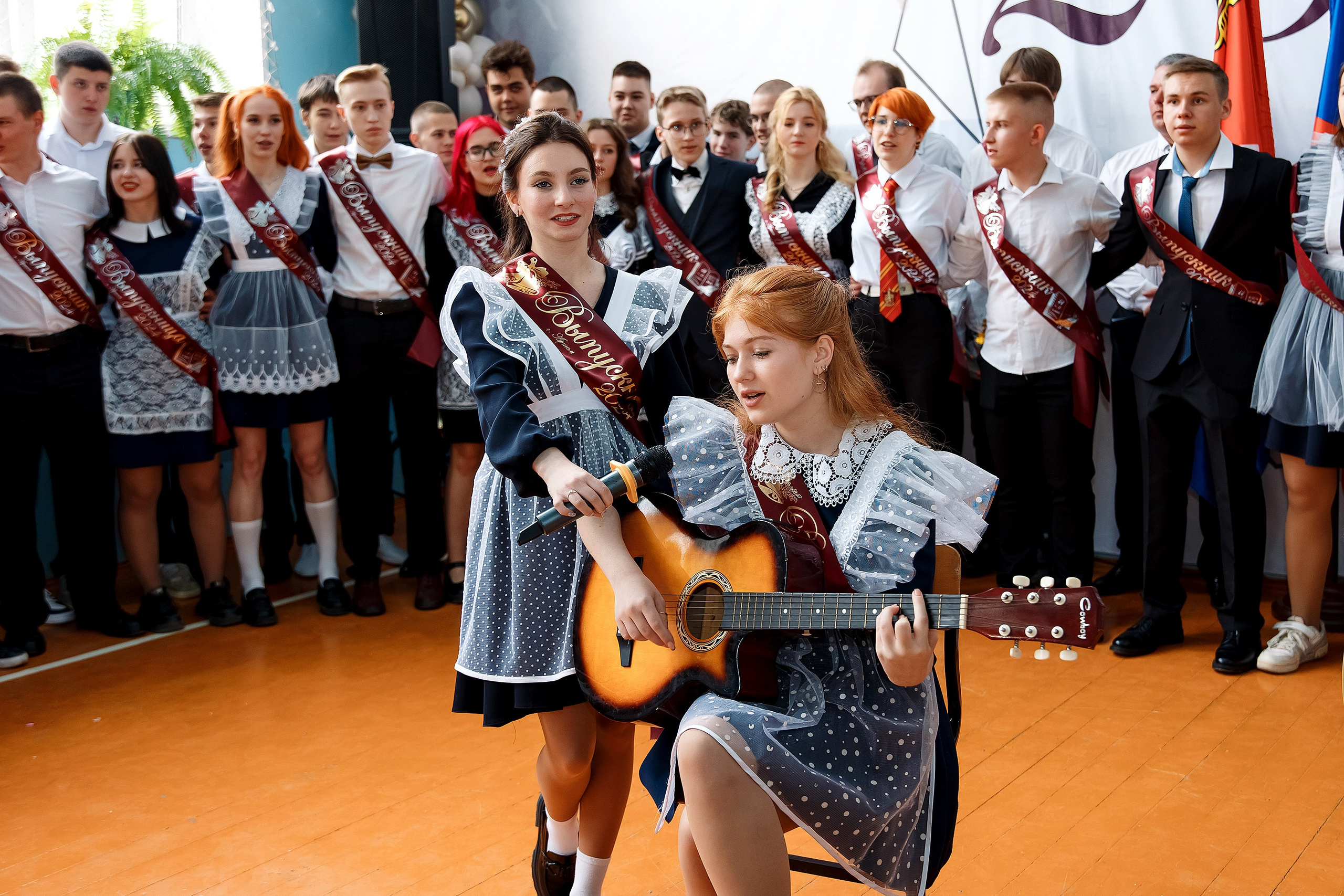 11 класс Последний звонок. Фотограф Любовь Корниенко, Примоский край