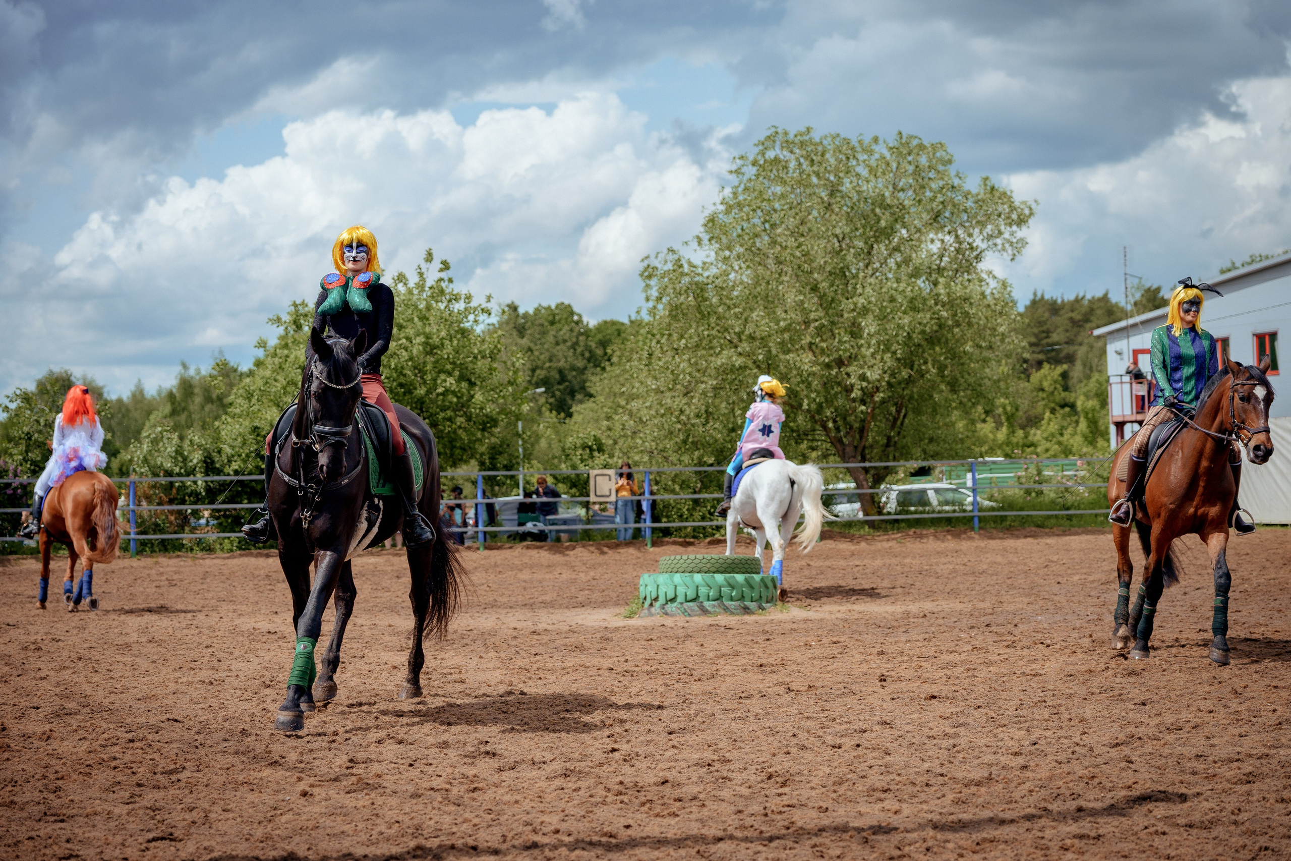 Конный клуб Горки. Портретный и семейный фотограф в Москве/Видное