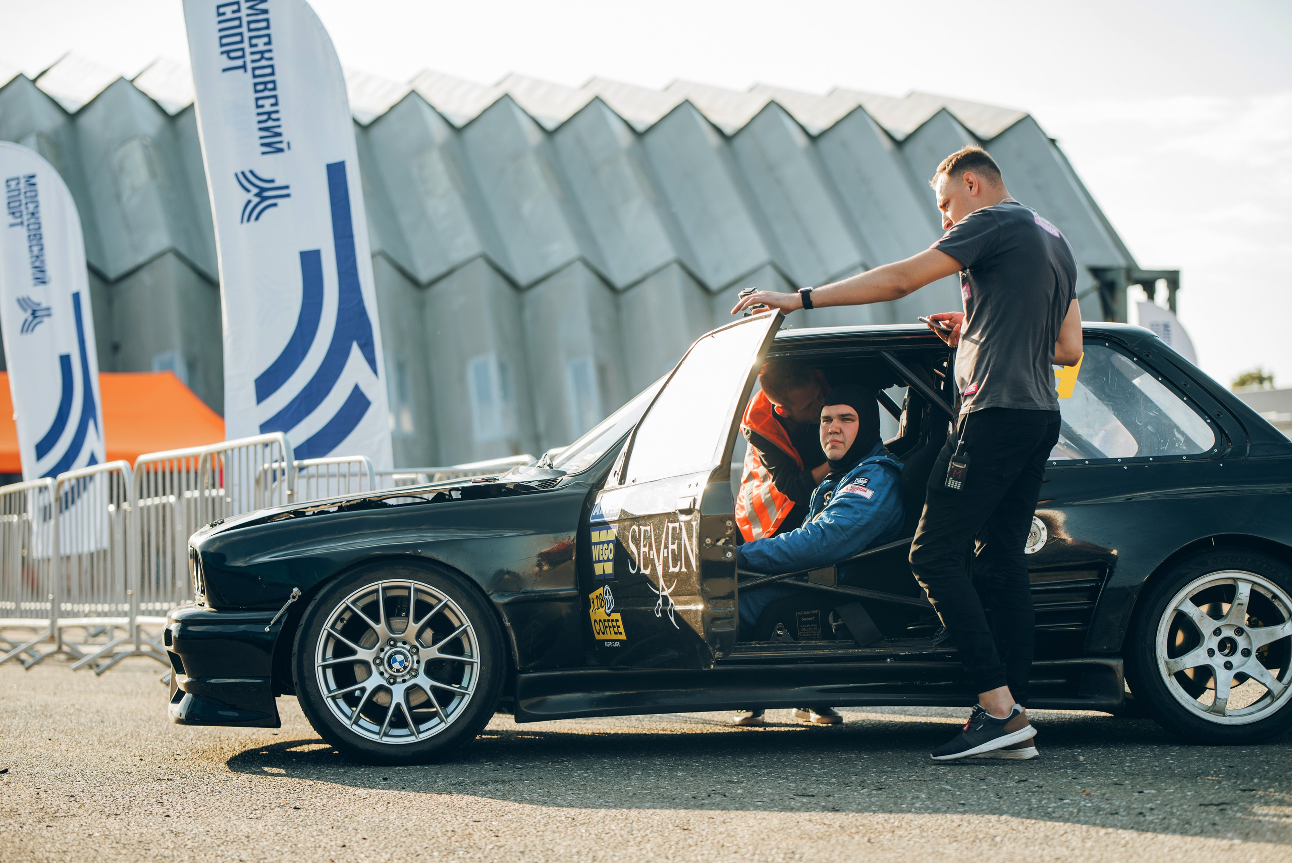 Rds запад ADM Raceway. DeLorein