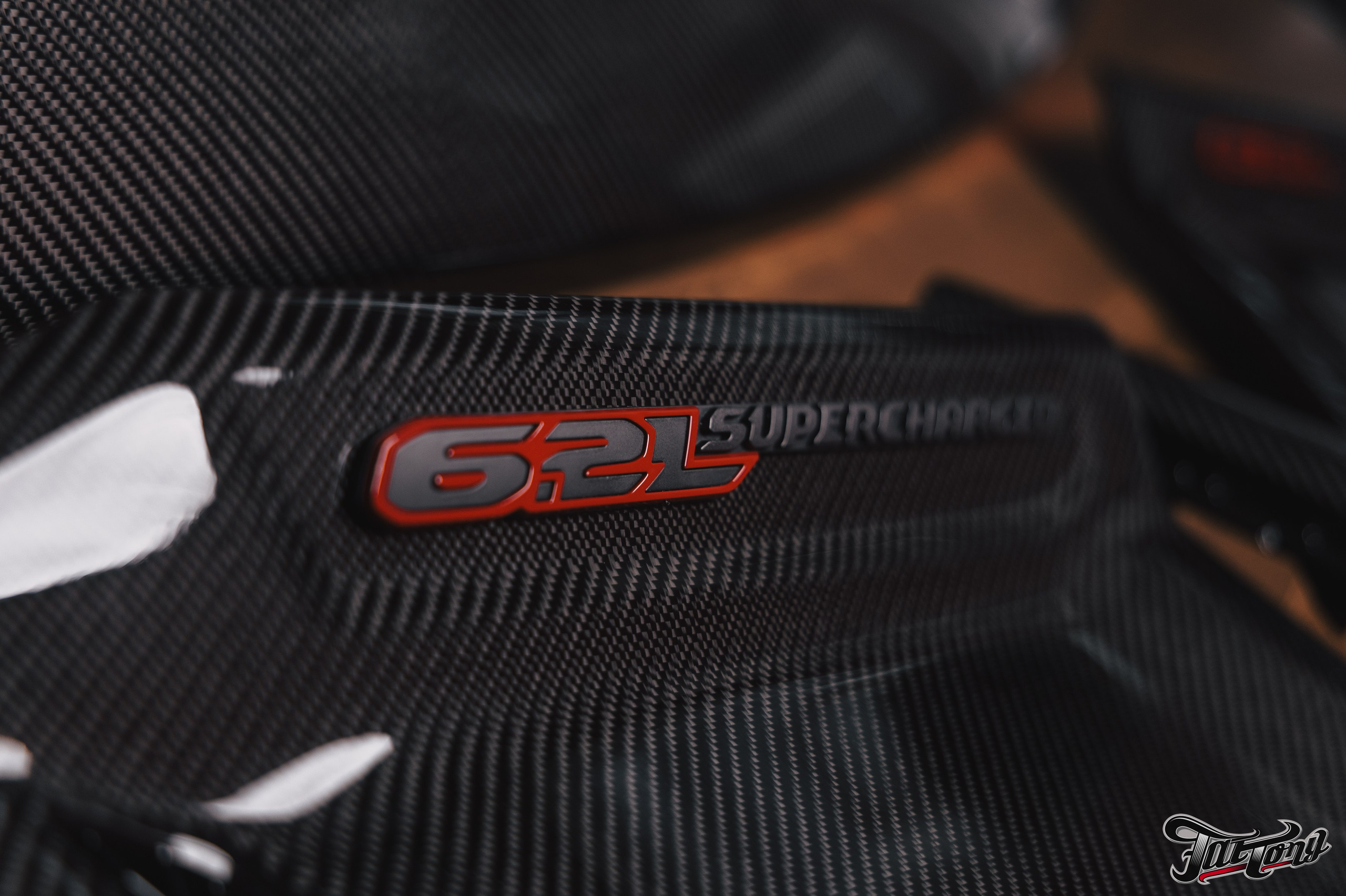 Ram TRX ламинация карбоном внешних элементов кузова, салона и установка распорки. DeLorein