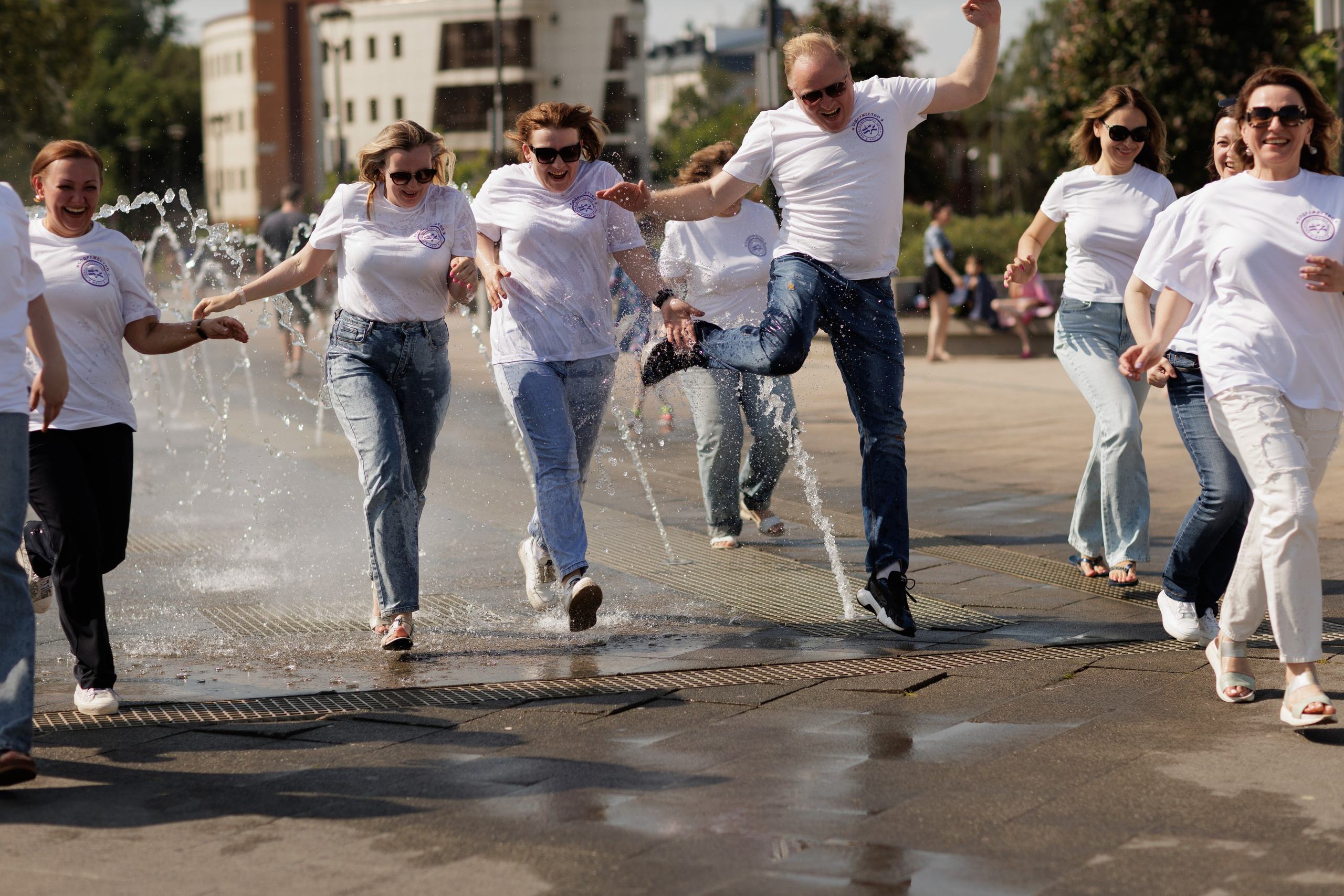 Репортажные фото съёмки клипа от родителей выпускникам. Свадебный фотограф в Воронеже Александр Работкин