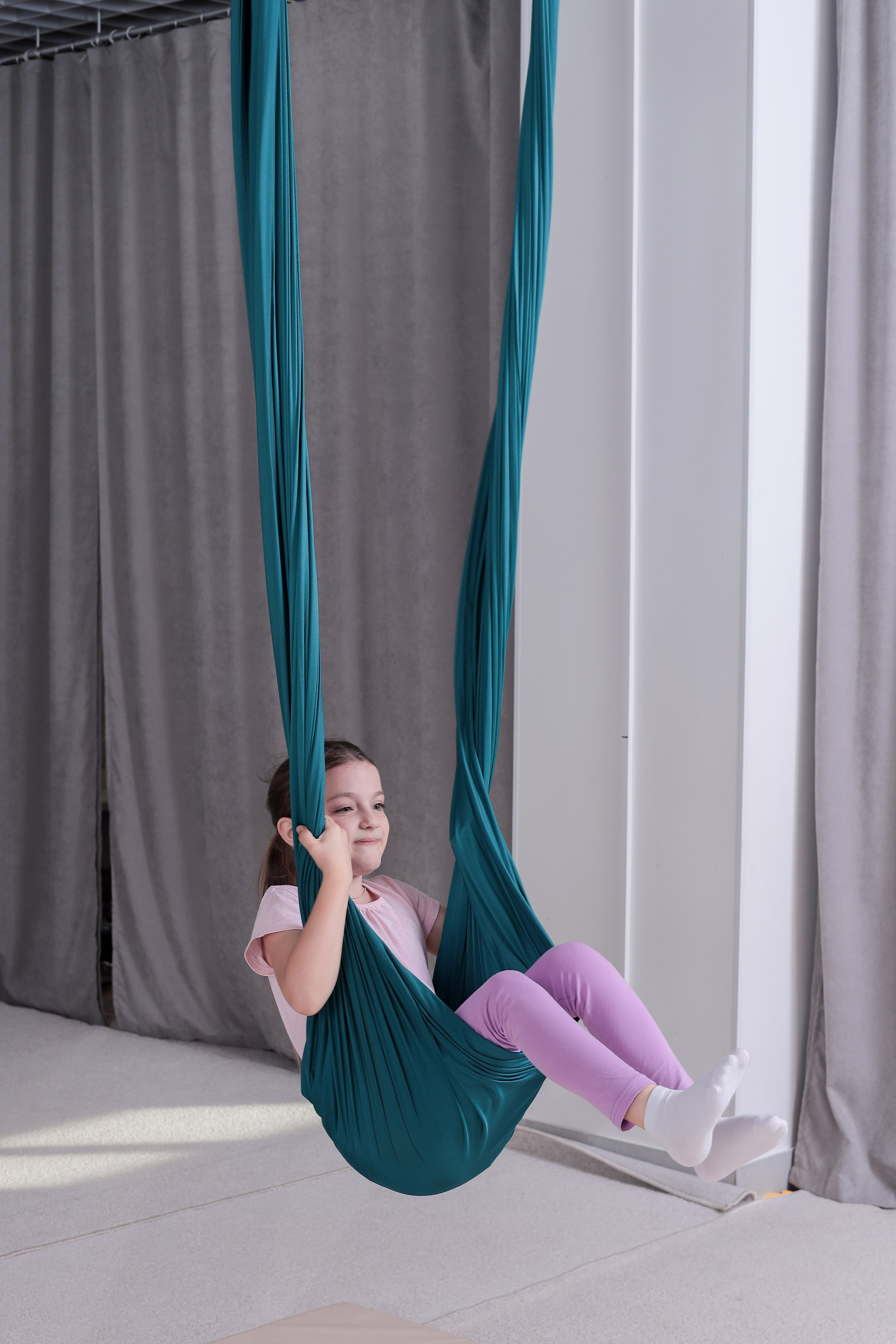 Детская аэройога. Фотограф Надршина Лилия