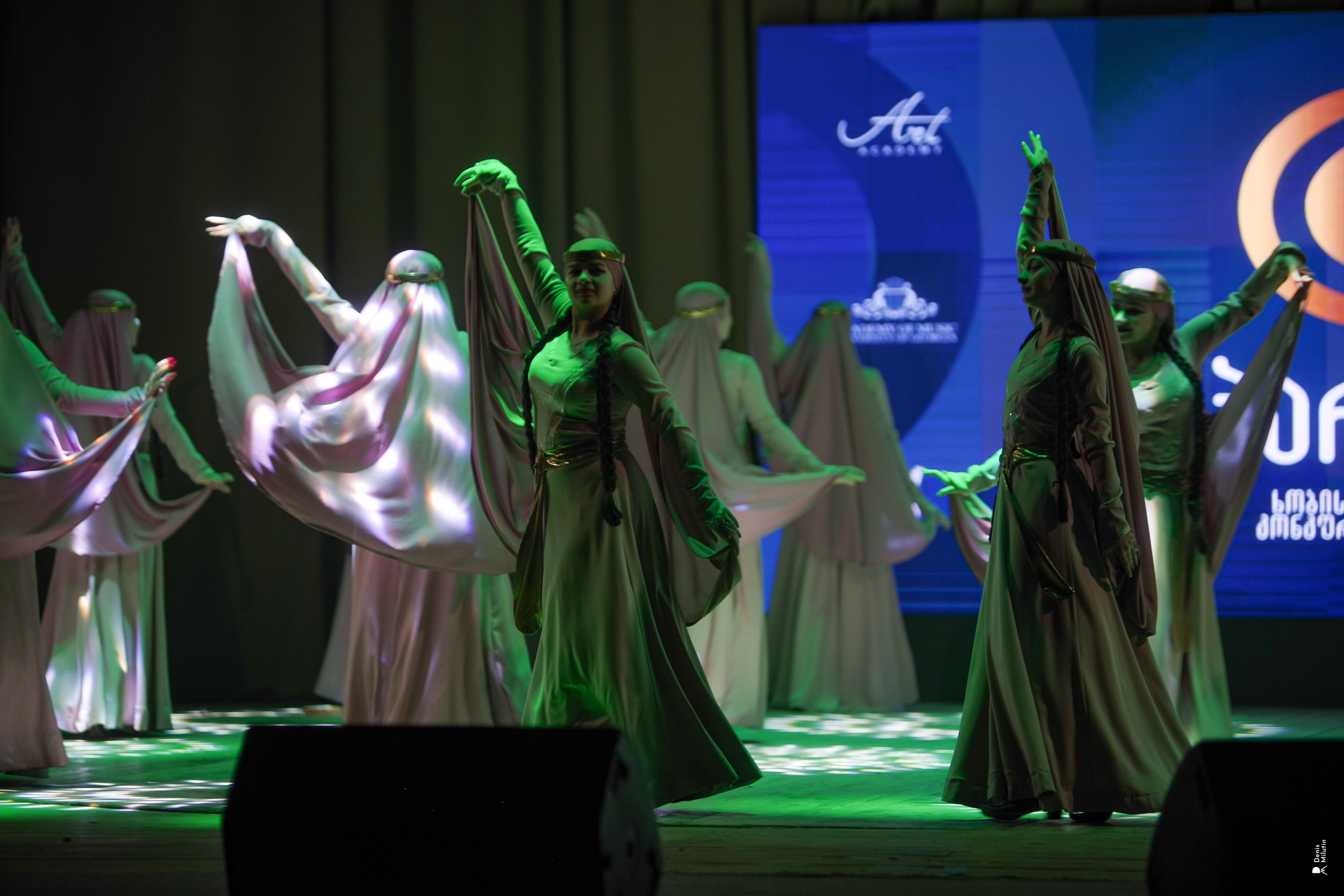 Танцы в Хоби. Портретный фотограф Денис Милютин