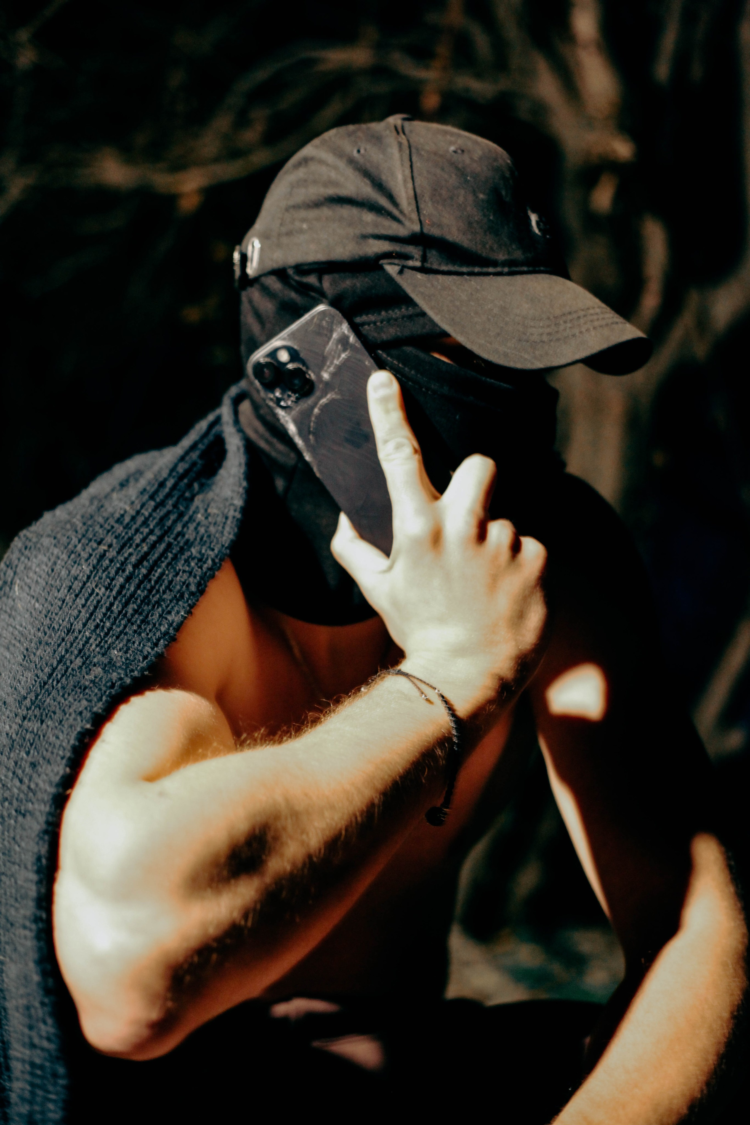 «Затянутая тишина: воспоминания прошлой жизни». Уличный фотограф Города N