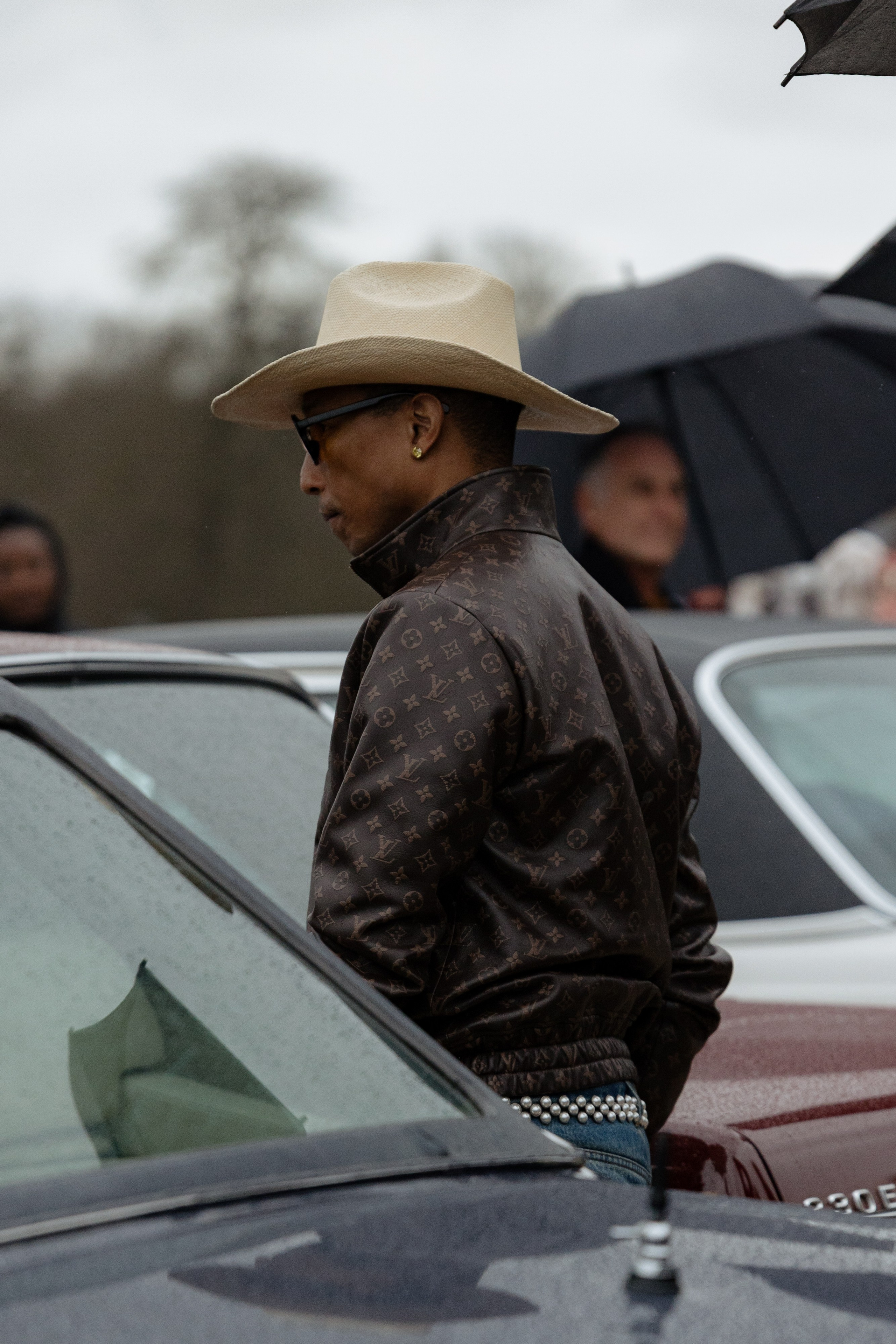 LOEWE PFW WOMENSWEAR FALL-WINTER 24/25. Photographer in Milan Ivan Goncharov