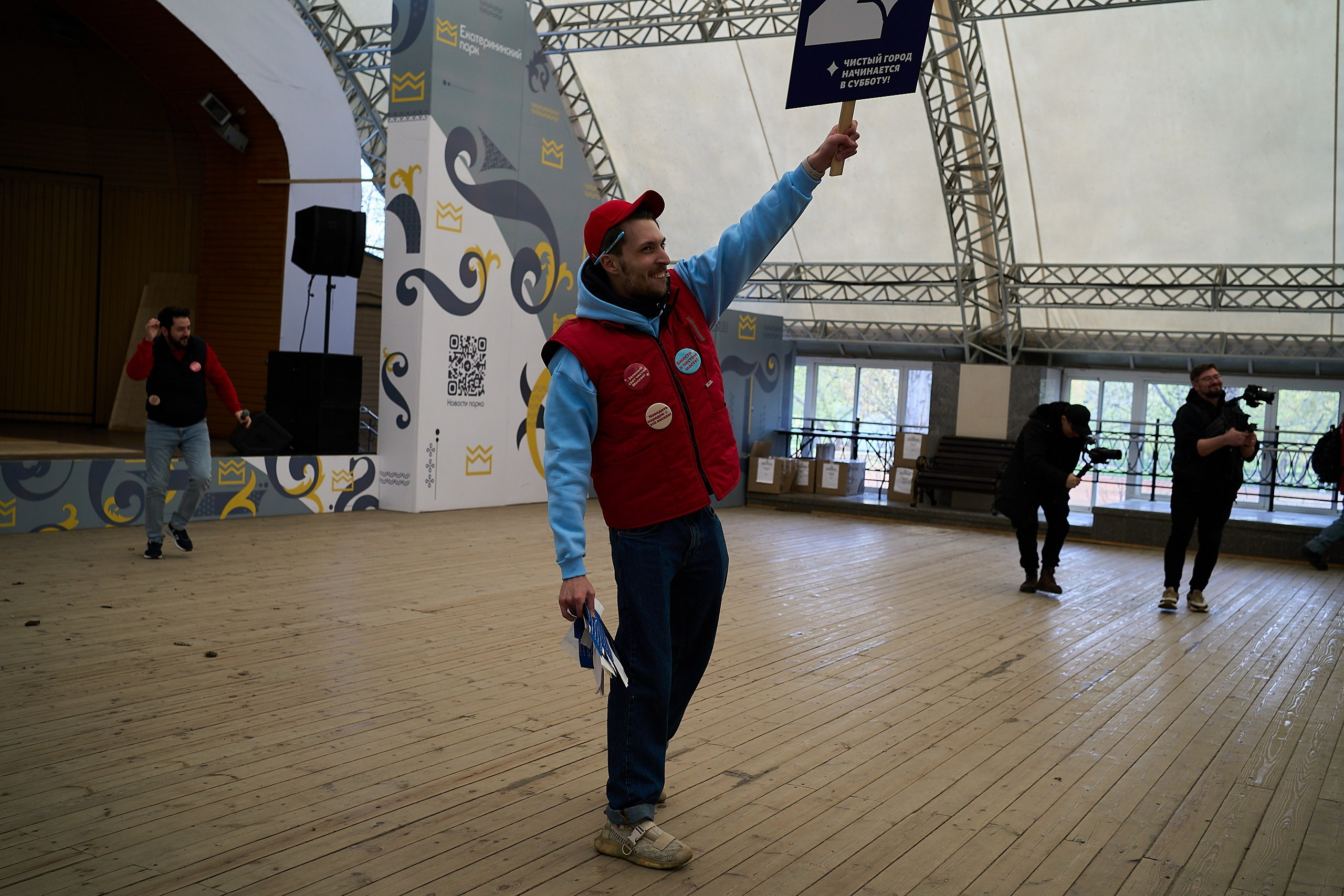 Субботник у Управления делами Мэра и Правительства Москвы. Фотограф и Видеограф в Москве. Олег Корушев