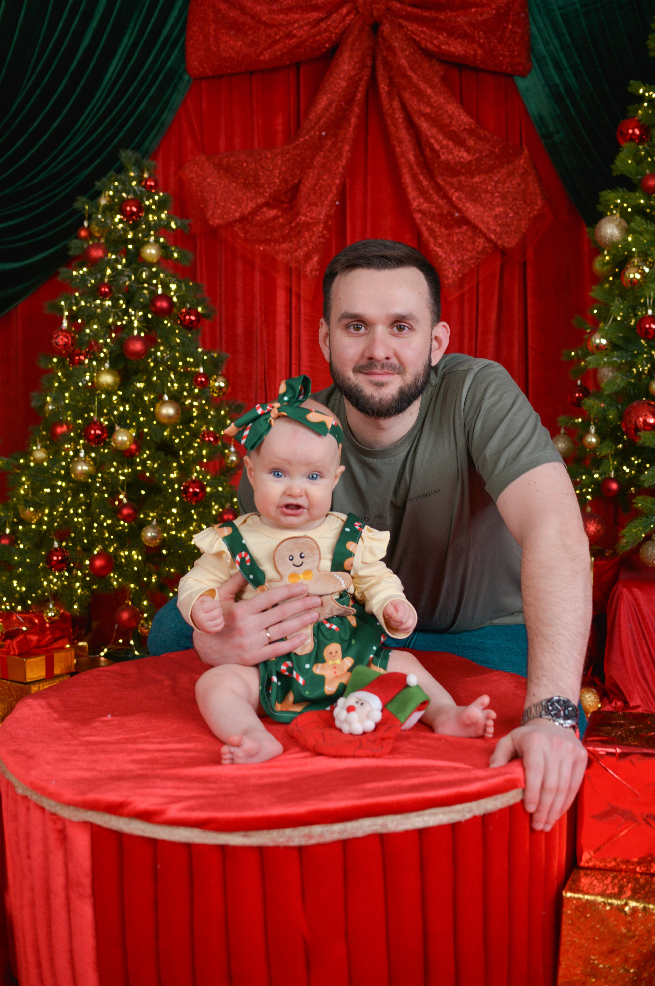 Анонс первых новогодних кадров 2026 для семьи Афины. Фотограф новорожденных Краснодар Малышенко Надежда