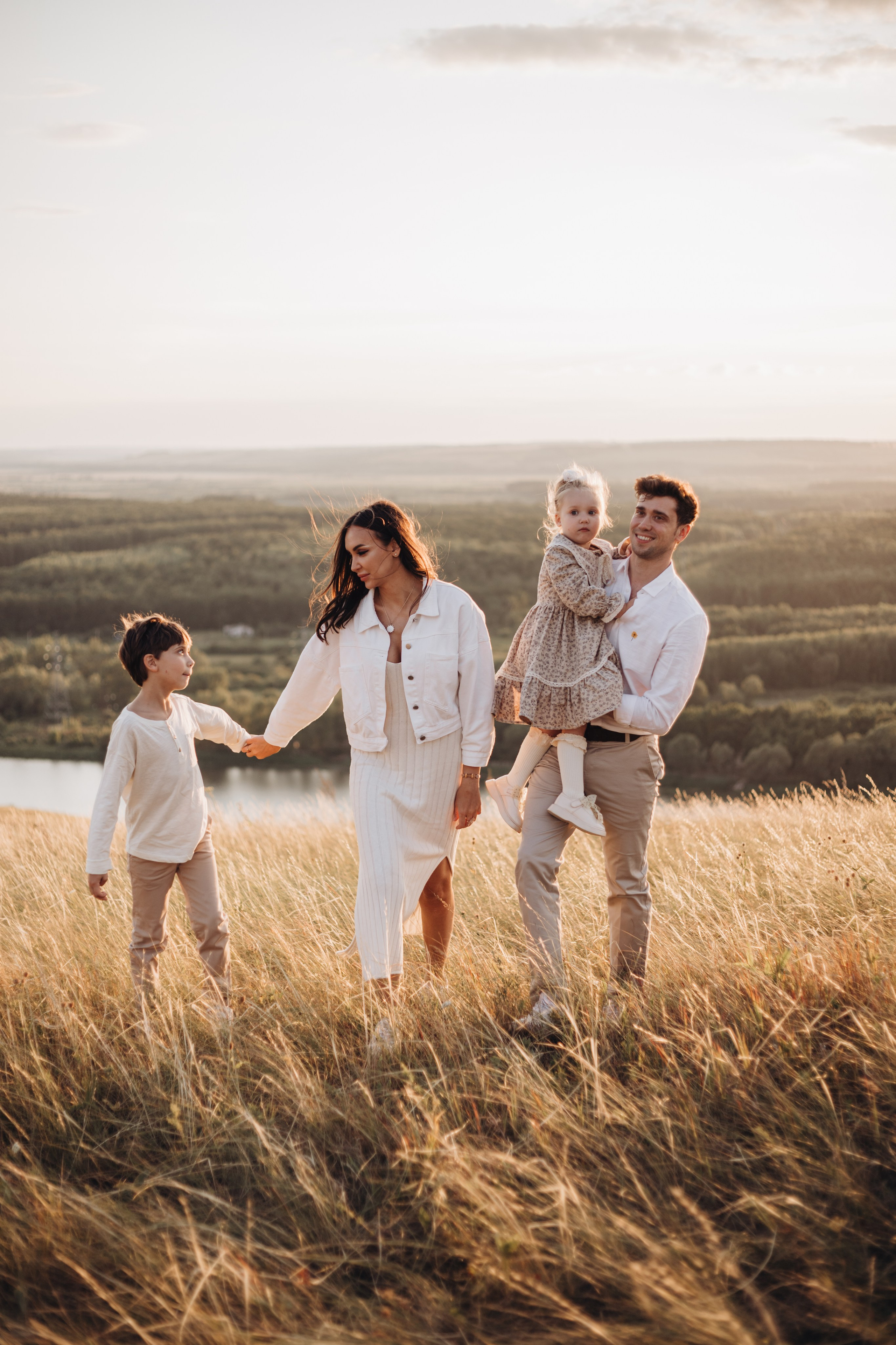 Папа, мама, Елисей и Ева. Регина Мингалимова, семейный и свадебный фотограф в Казани