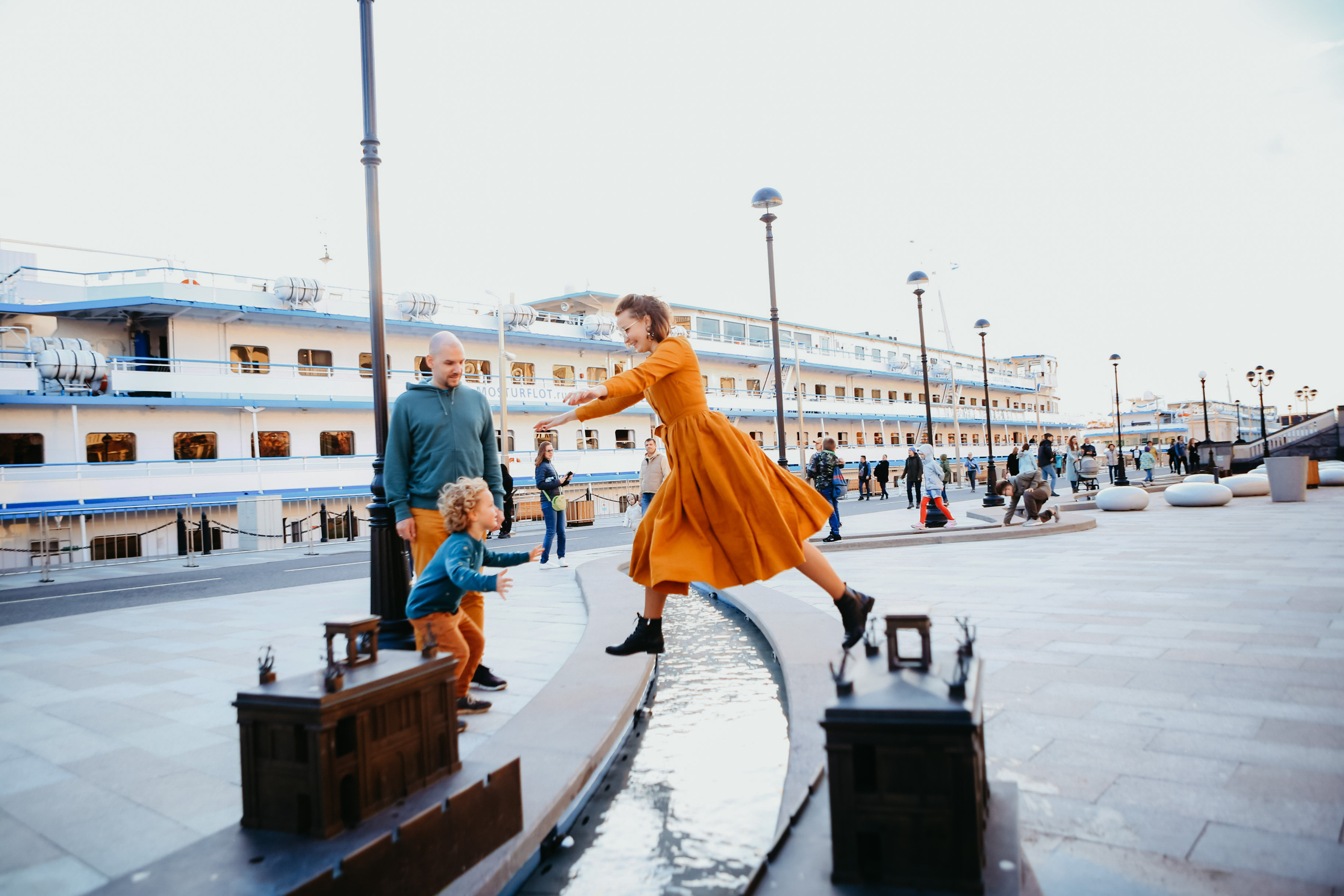 Речной вокзал для троих)). Фотограф на Новой риге и в Москве Елена Елис
