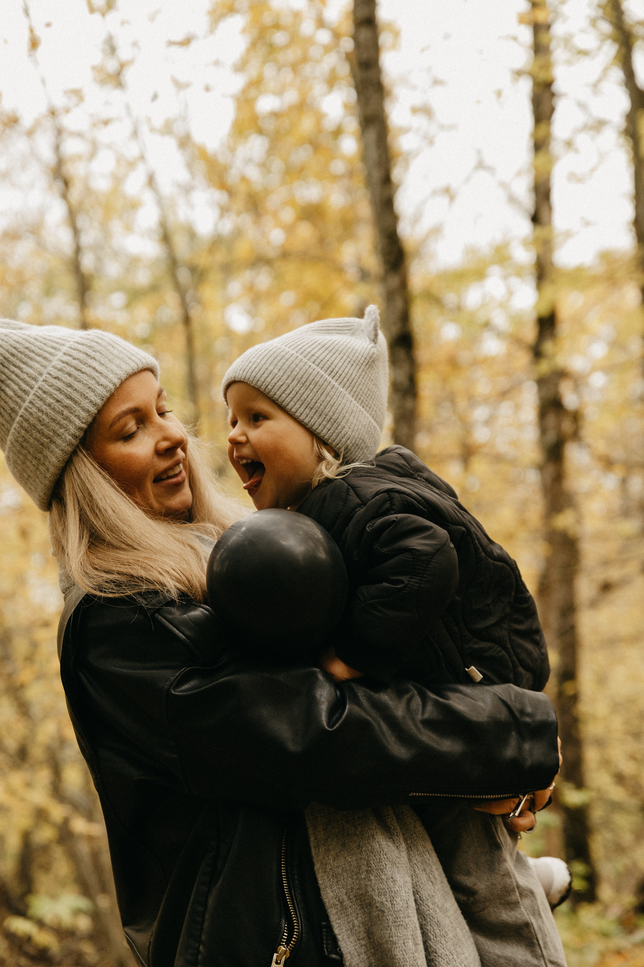 Аня и Мира. Главная