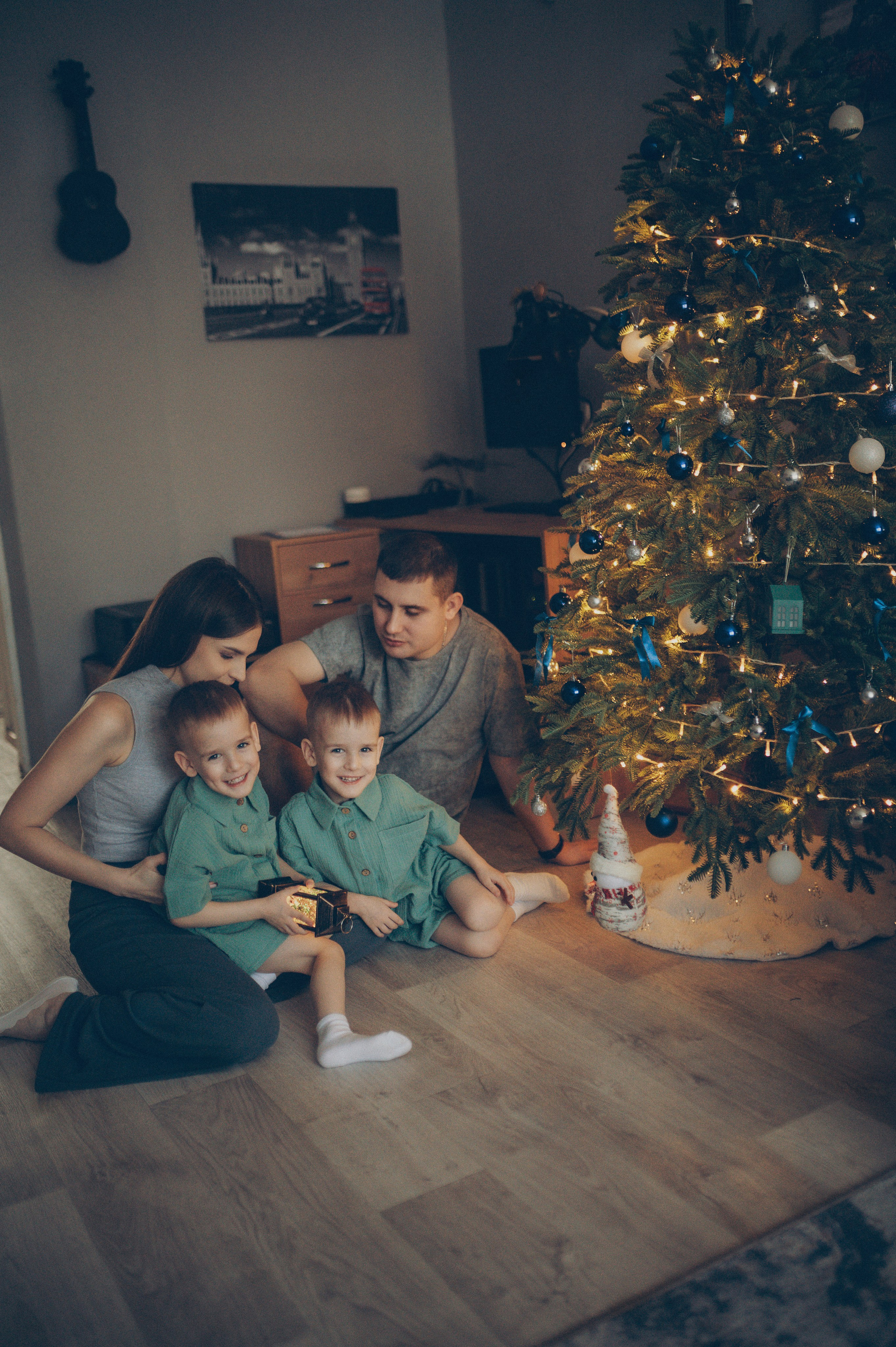 Миша и Тимофей (новогодняя домашняя). Фотограф, г. Лесной Свердловской области