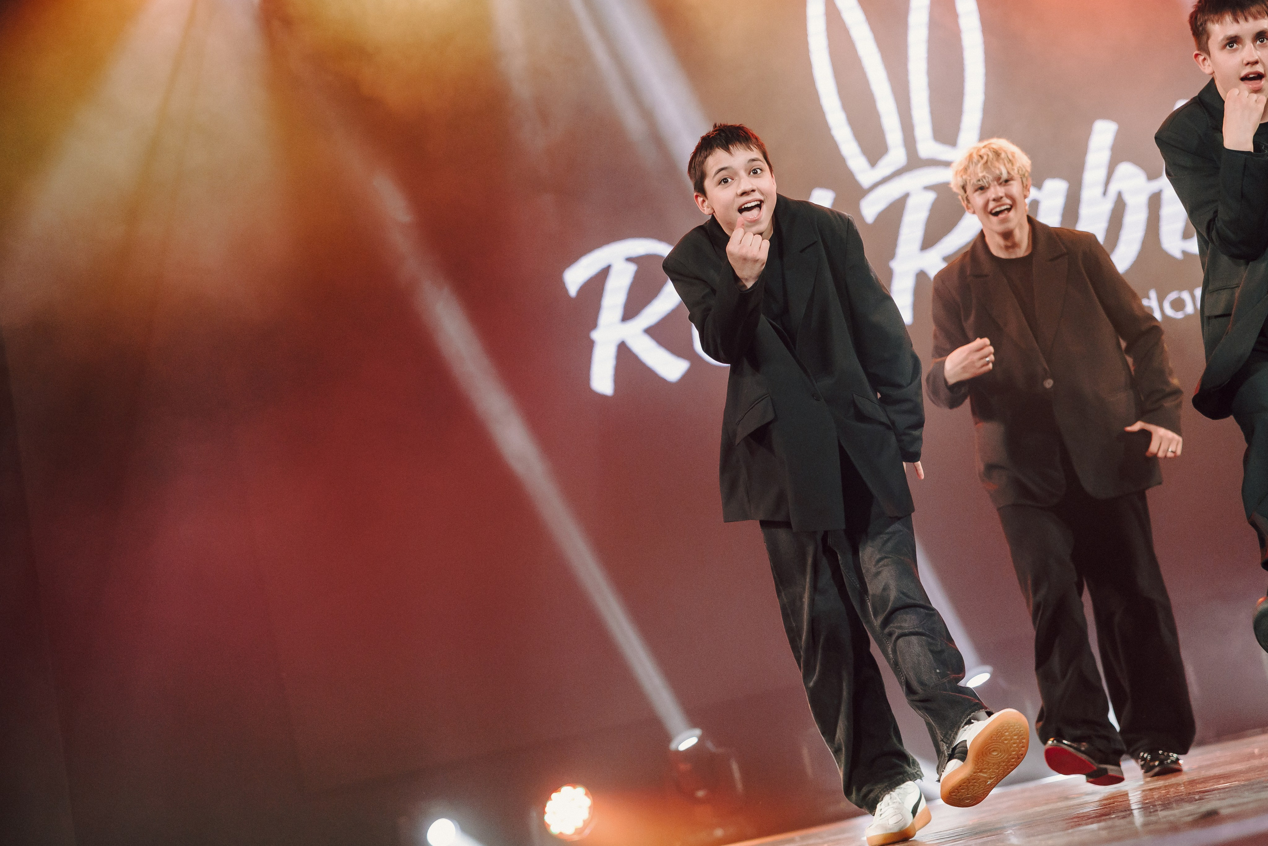 Отчётный концерт танцевальной школы «Red Rabbits» 2025. Лёшка Варзегов — фотограф