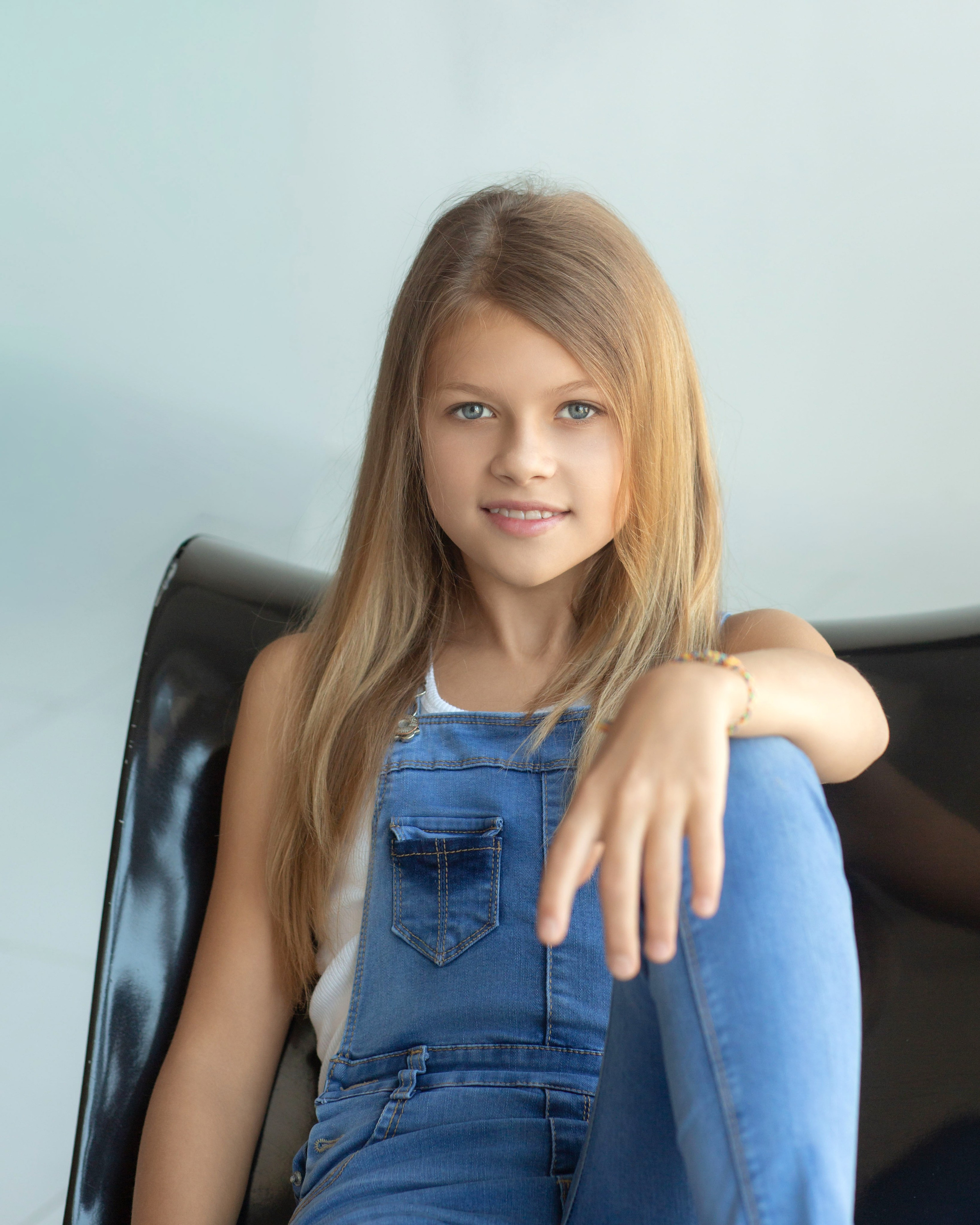 Детский fashion portrait в студии для портфолио