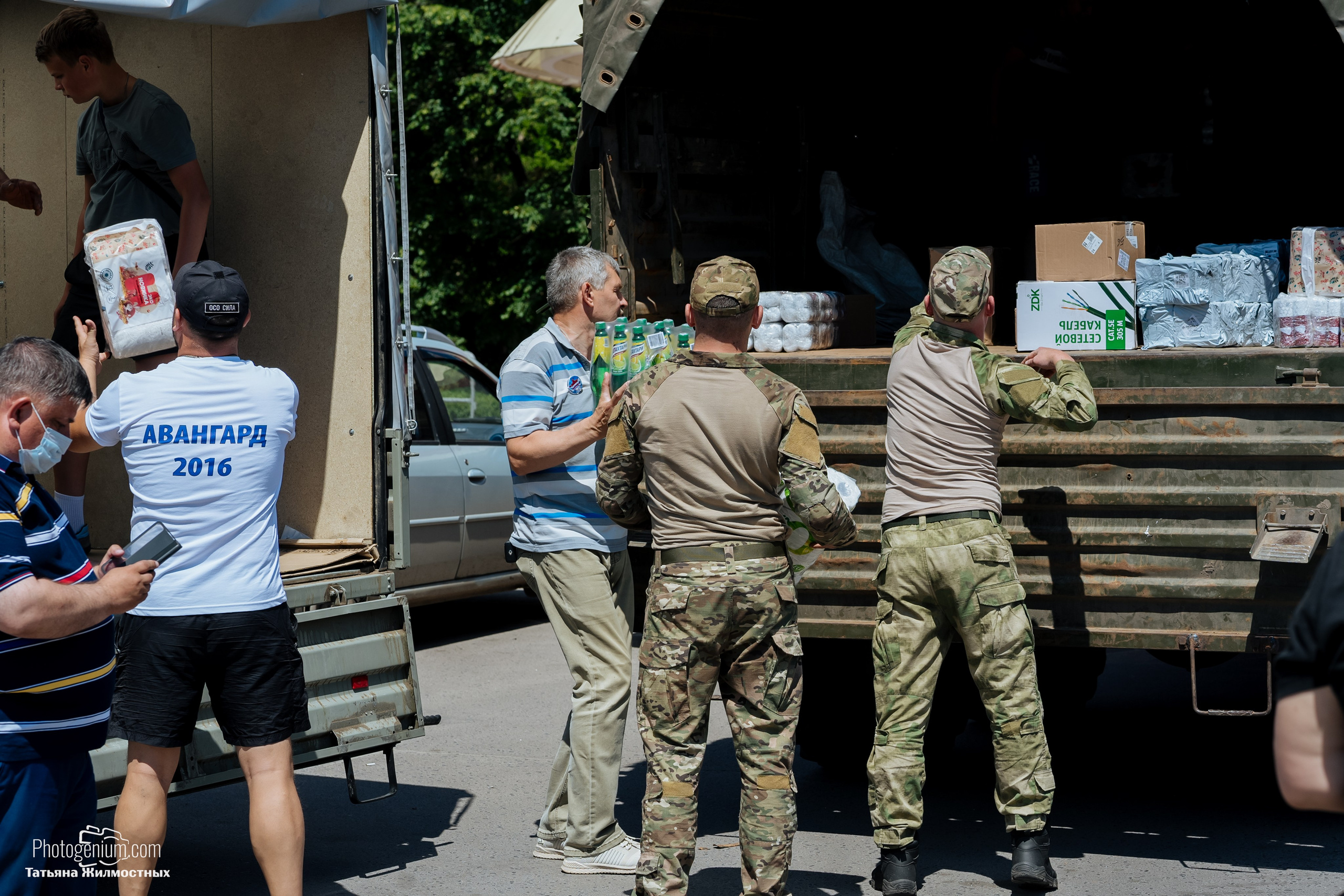 8 июня «Патриоты из Курска» сбор гуманитарной помощи у кинотеатра «Родина». Фотограф Нижний Новгород Татьяна Кейод