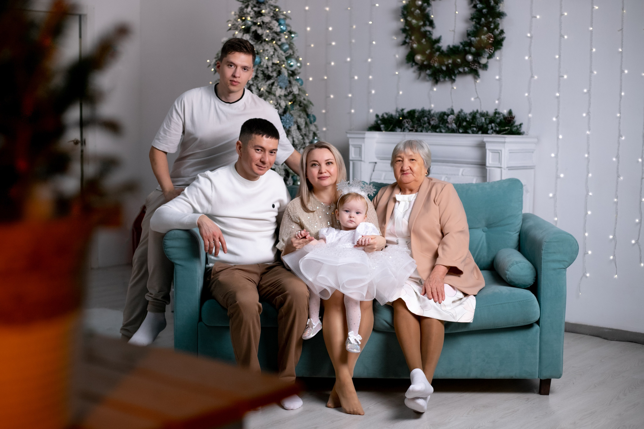 Семейная съемка. Новогодняя. Праздничная фотосессия. Фотограф Кравченко Юлия. Энгельс