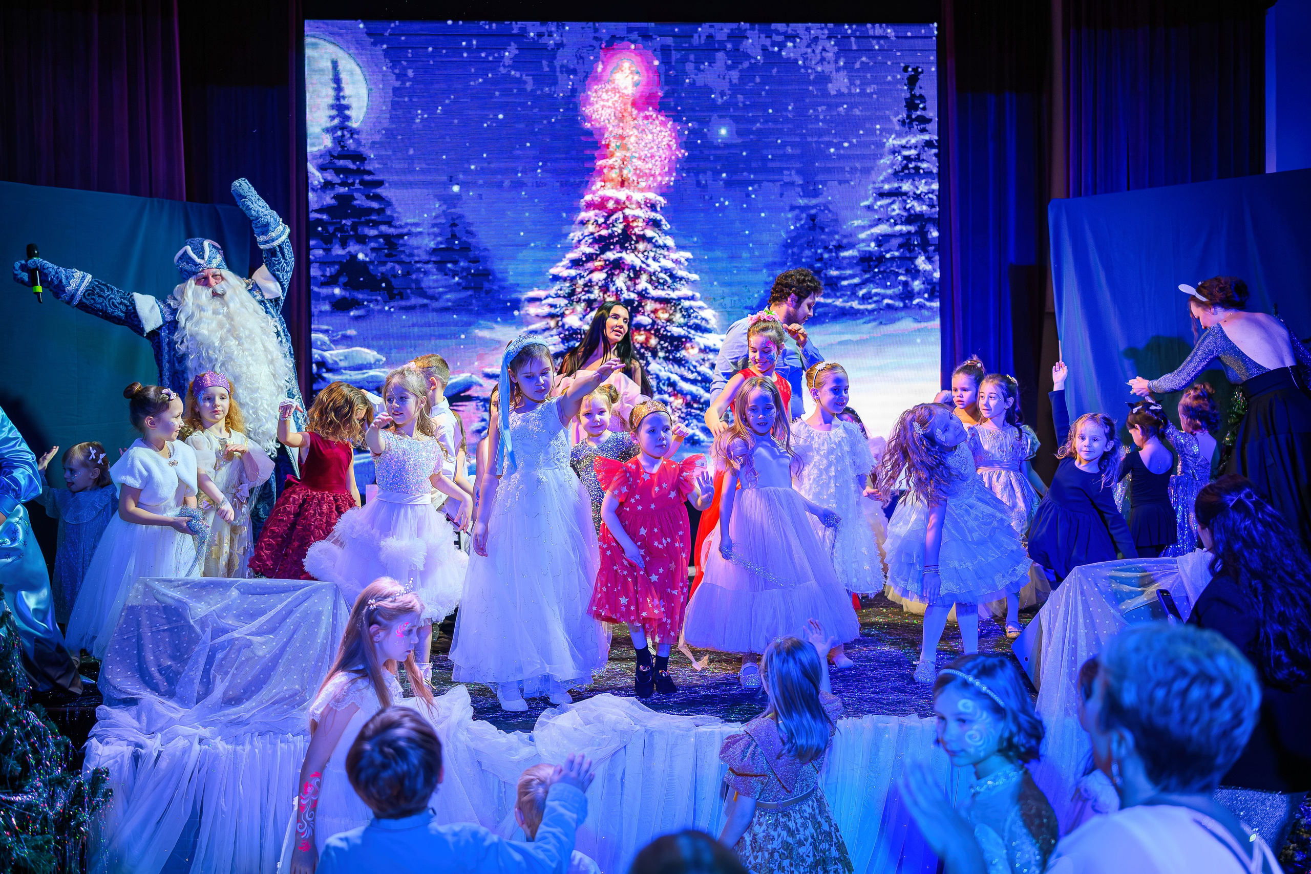 Репортажная фотосъемка мероприятий в Москве. Новогодний концерт 2025/2026. Интерьерный & Репортажный фотограф Озеров Денис, г. Москва