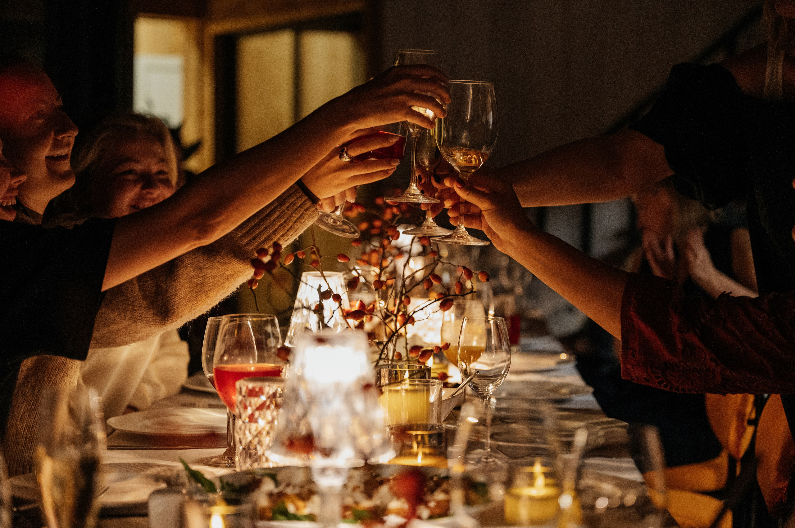 Невероятно атмосферный семейный ужин. Wedding photographer in Moscow and around the world Andrey Medvednikov