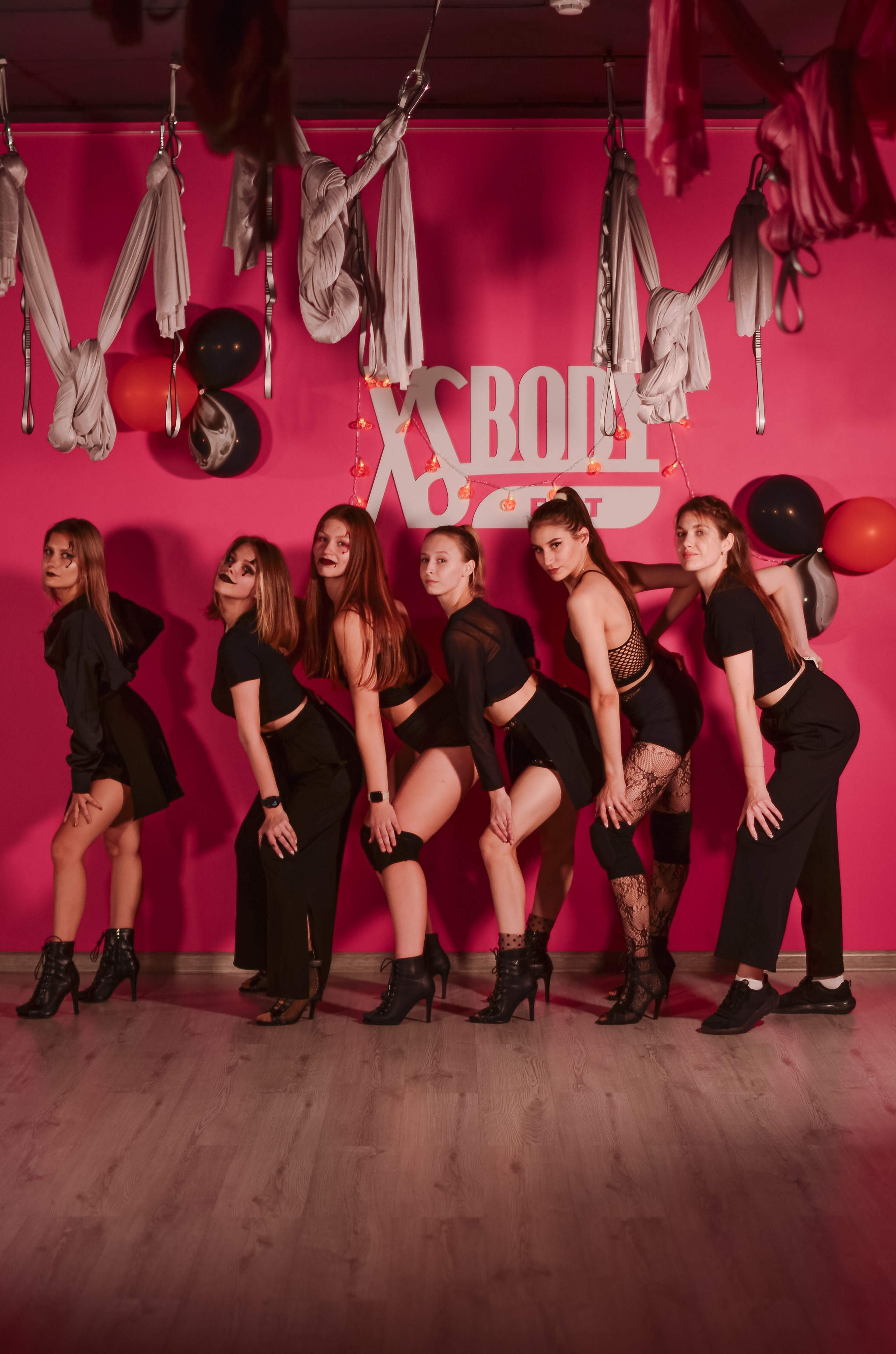 Фоторепортаж мероприятия в фитнес-клубе. Денисова Аля — фотограф для парных съемок и индивидуальных историй в Барнауле