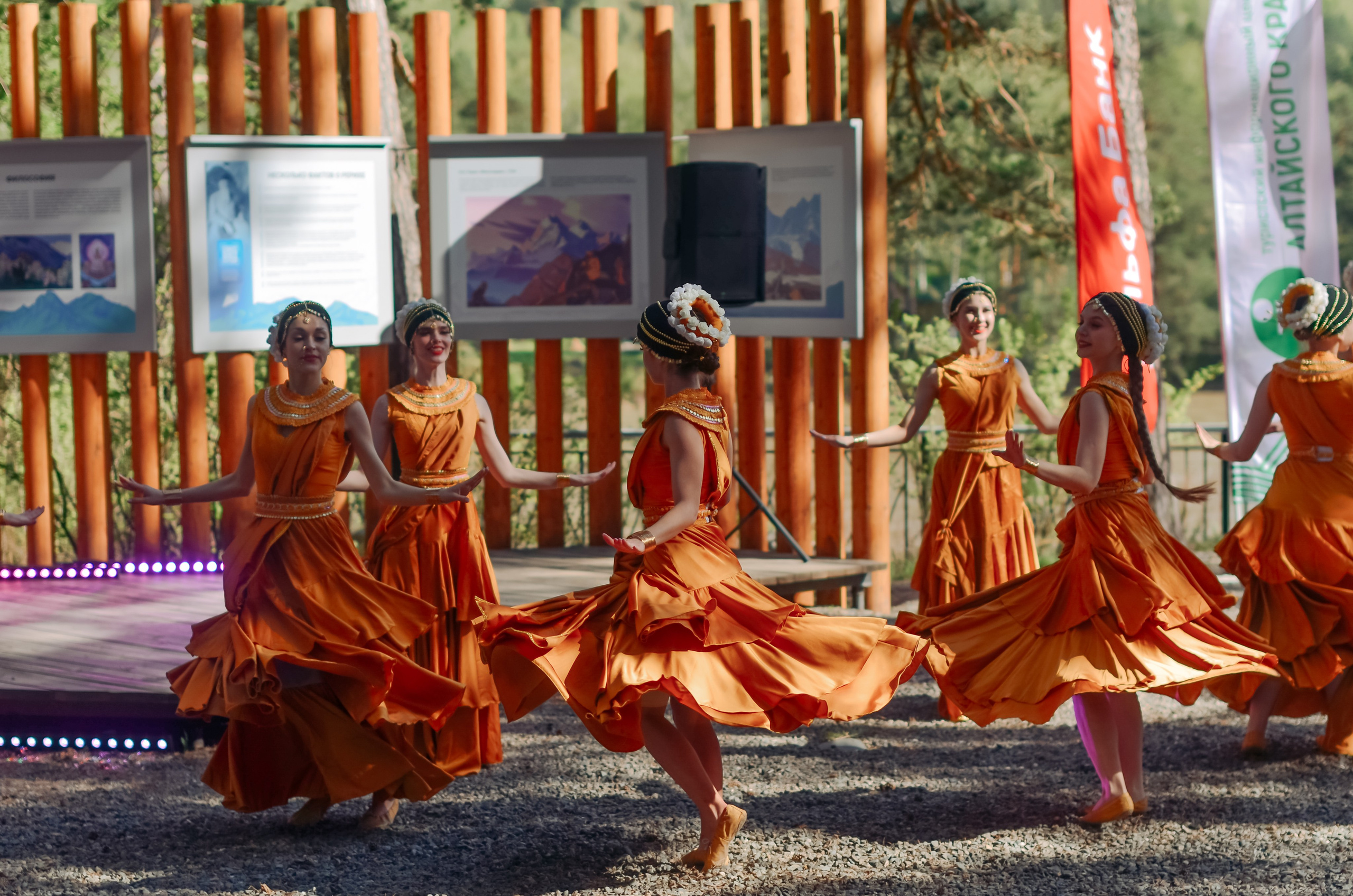 Фестиваль «Цветение Маральника на Алтае 2025». Фоторепортаж. Денисова Аля — фотограф для парных съемок и индивидуальных историй в Барнауле