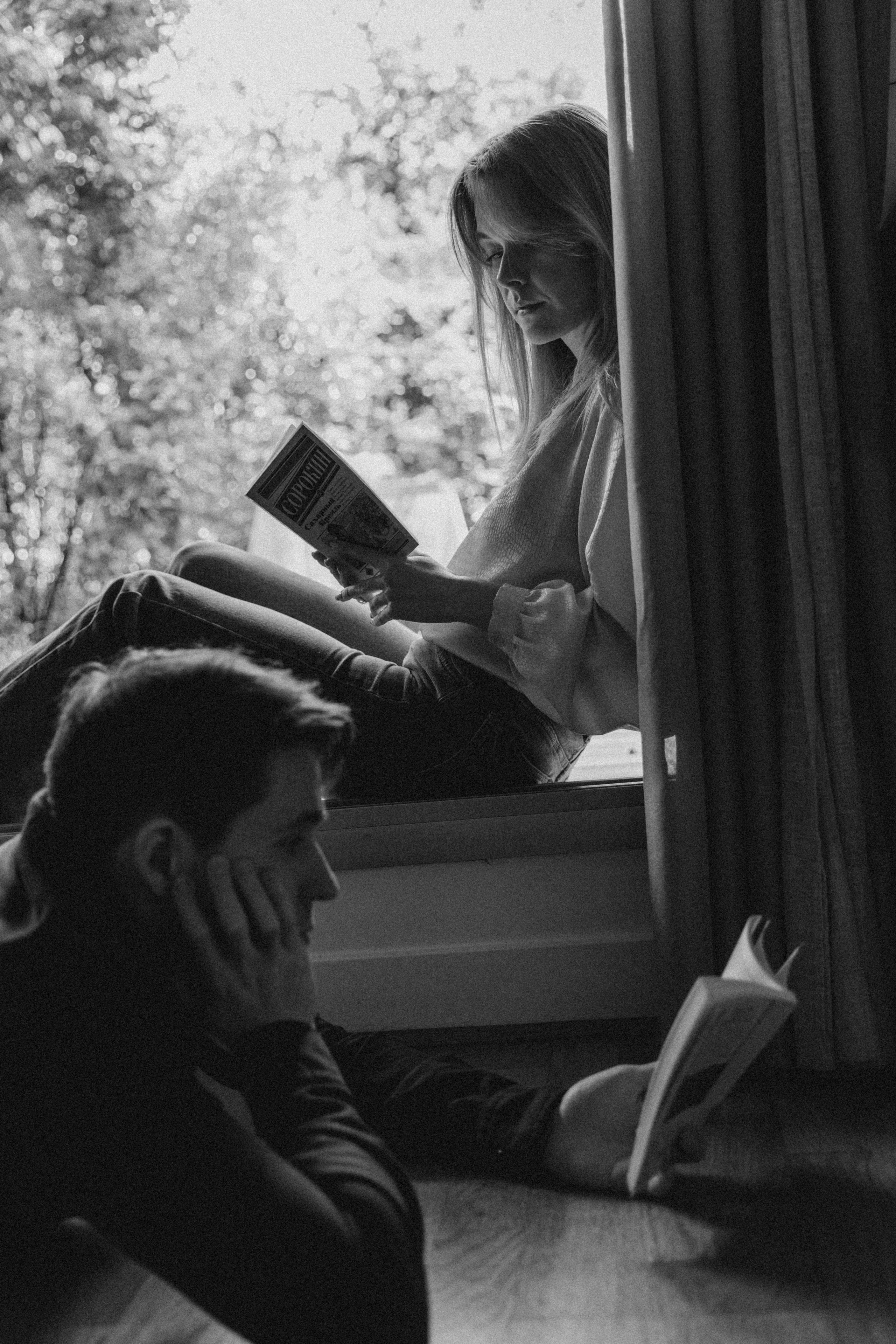 Love comes in the spring. Photographer in Paris