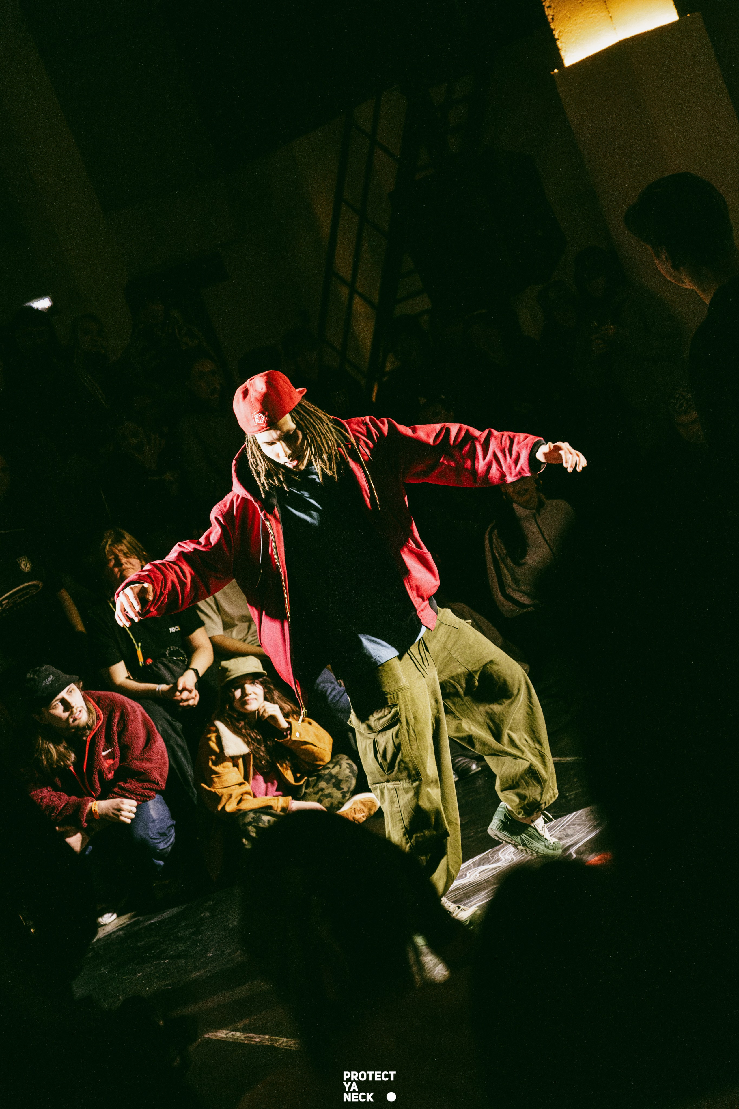 PROTECT YA NECK 22/03 (@youlovebu). Соня бу тебя сфоткала