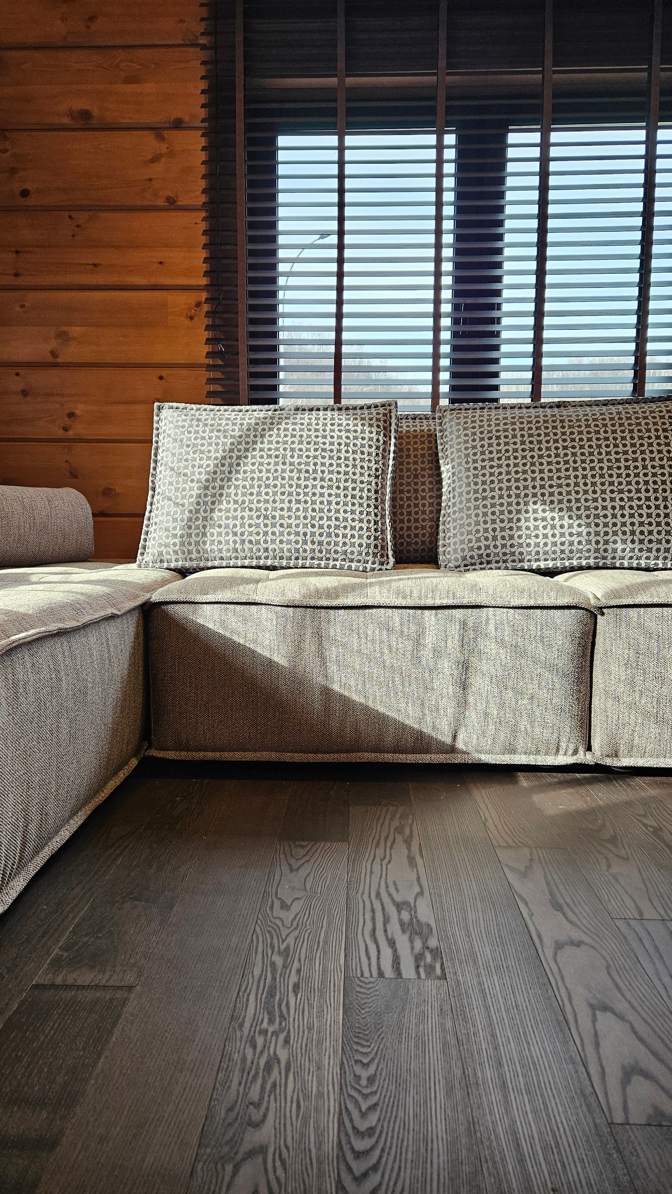 Диван на заказ Изготовление мягкой мебели. Студия интерьерных решений SUNHOUSE. Натяжные потолки, шторы, текстиль