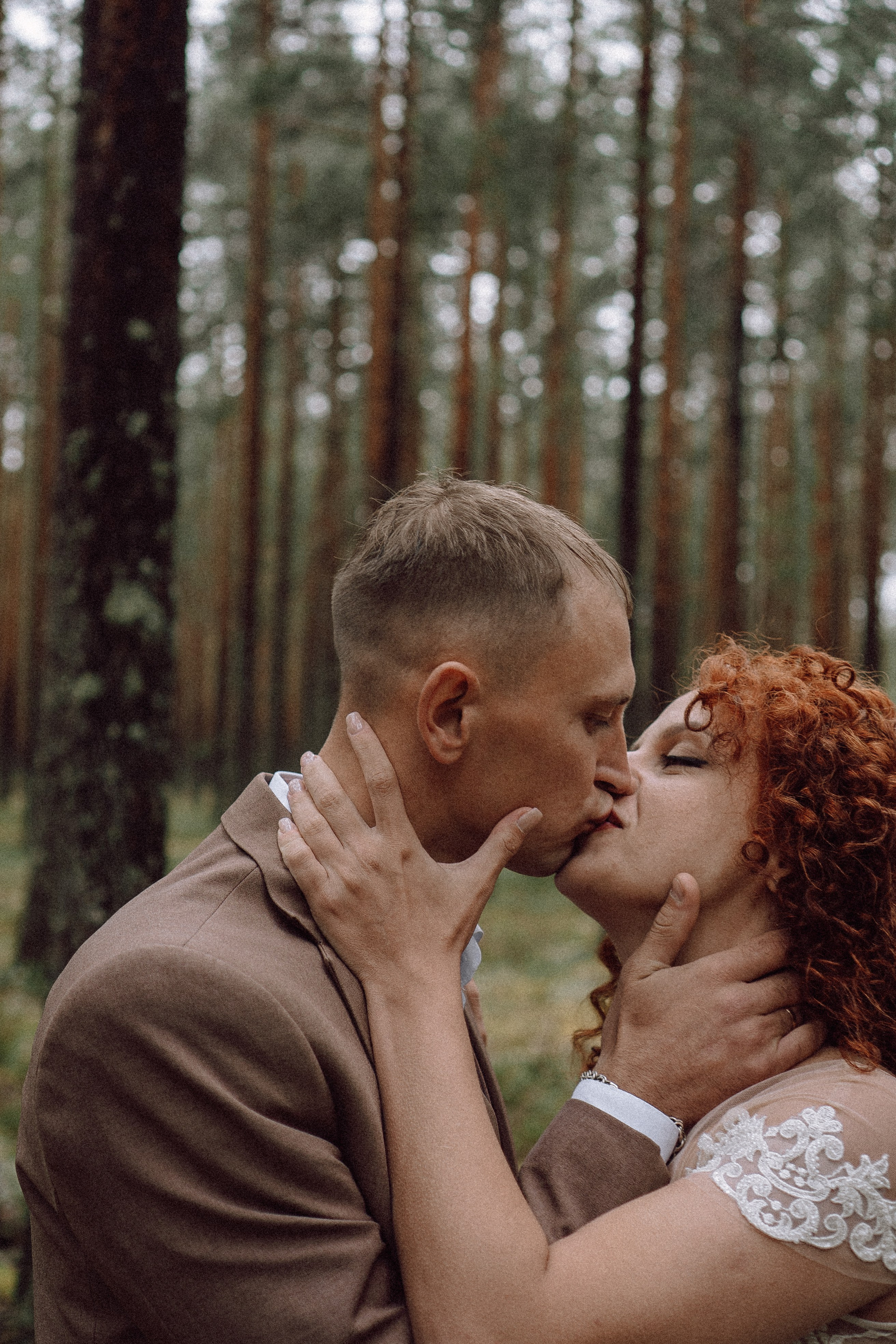 СВАДЕБНАЯ ФОТОСЕССИИЯ ПАРЫ В ГОРОДЕ ПРИОЗЕРСК В СОСНОВОМ ЛЕСУ И С ПИКАПОМ. Профессиональный фотограф, Санкт-Петербург — Виктория Богомолова
