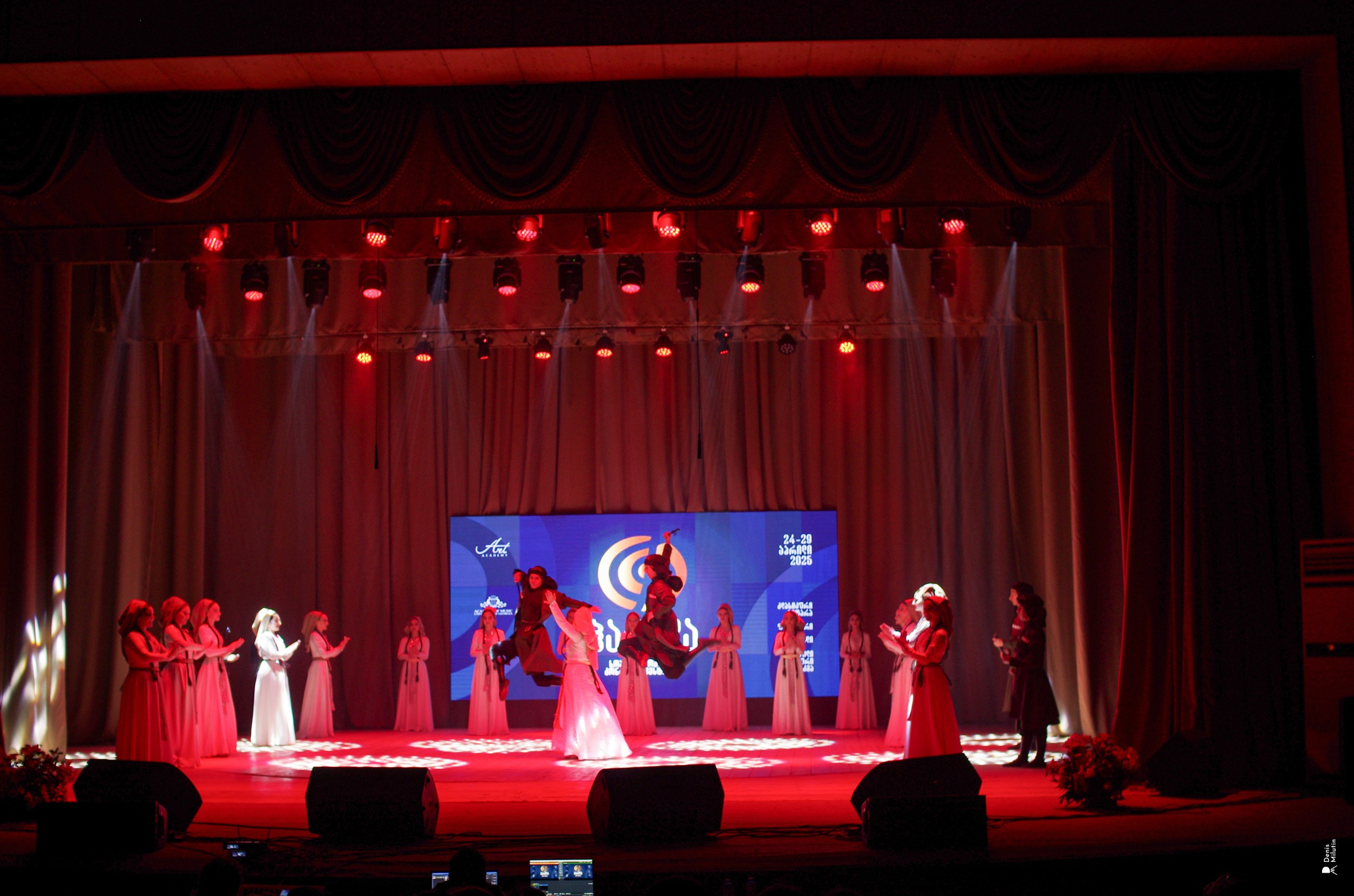 Танцы в Хоби. Портретный фотограф Денис Милютин