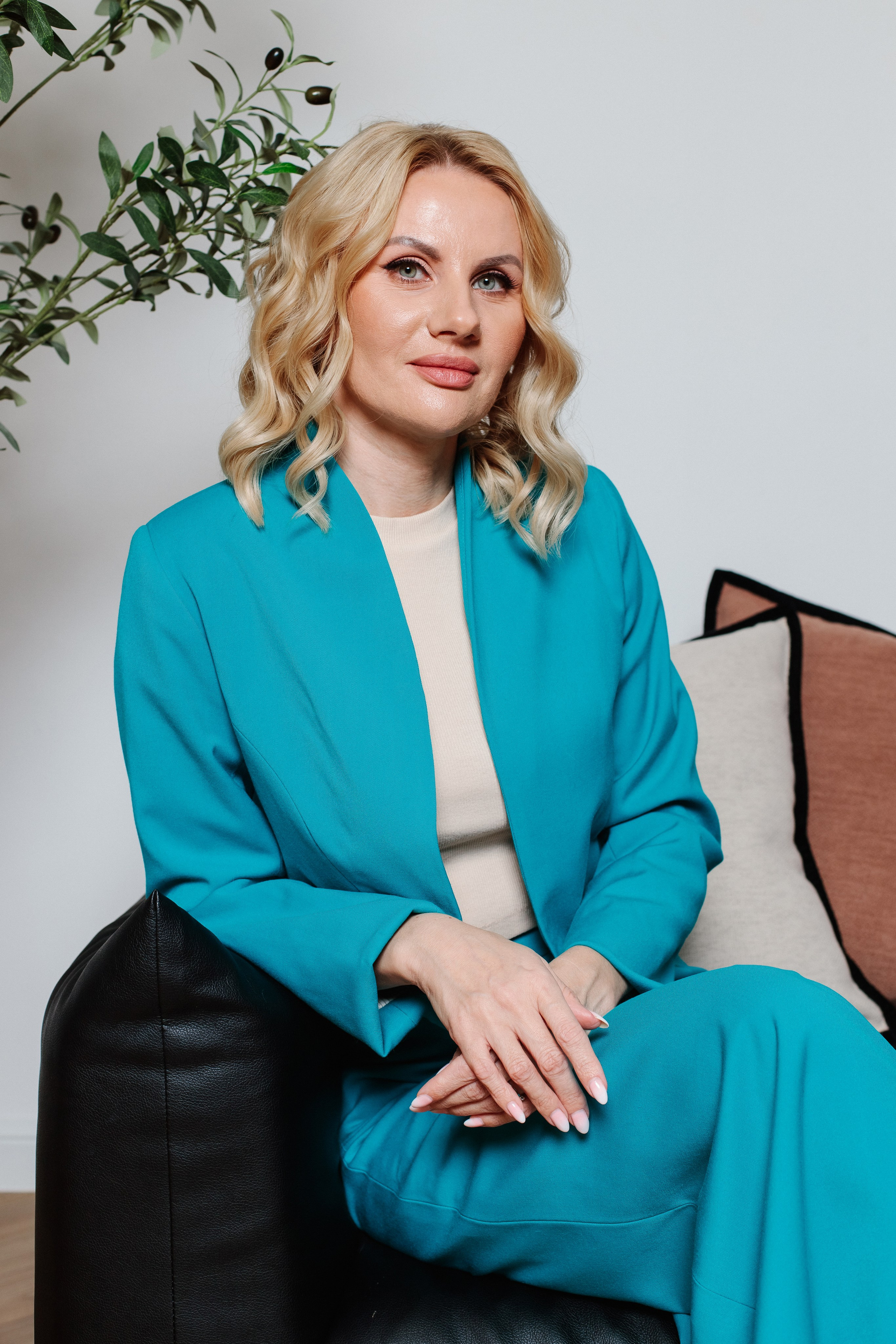 Контент фотосессия для кризисного налогового юриста. Контентный фотограф в Перми Натали Кытманова