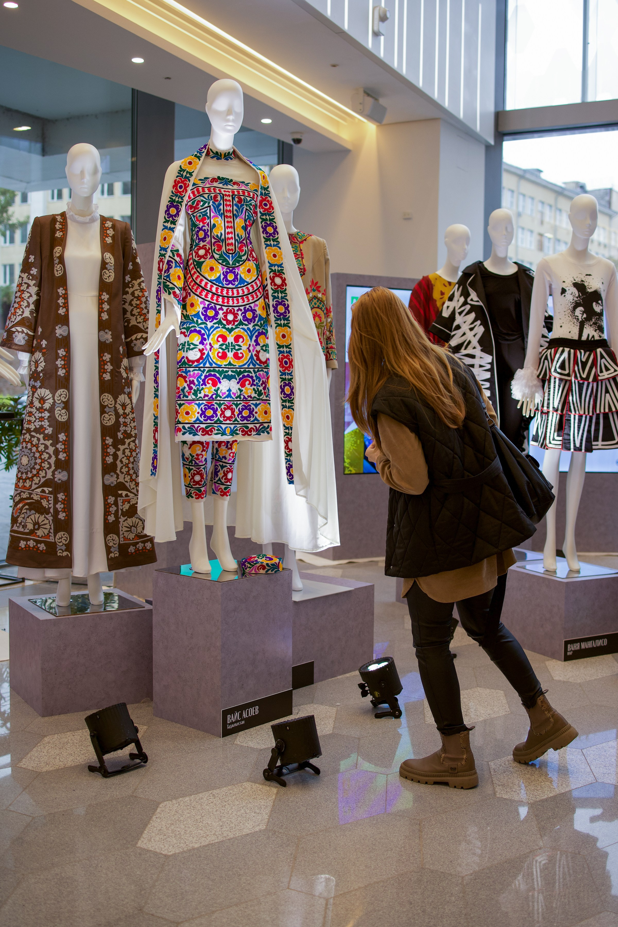 Выставка Наследие Fashion summit BRICS 2024. Фотосессии и репортаж — Фотограф в Москве — Рина Серёгина