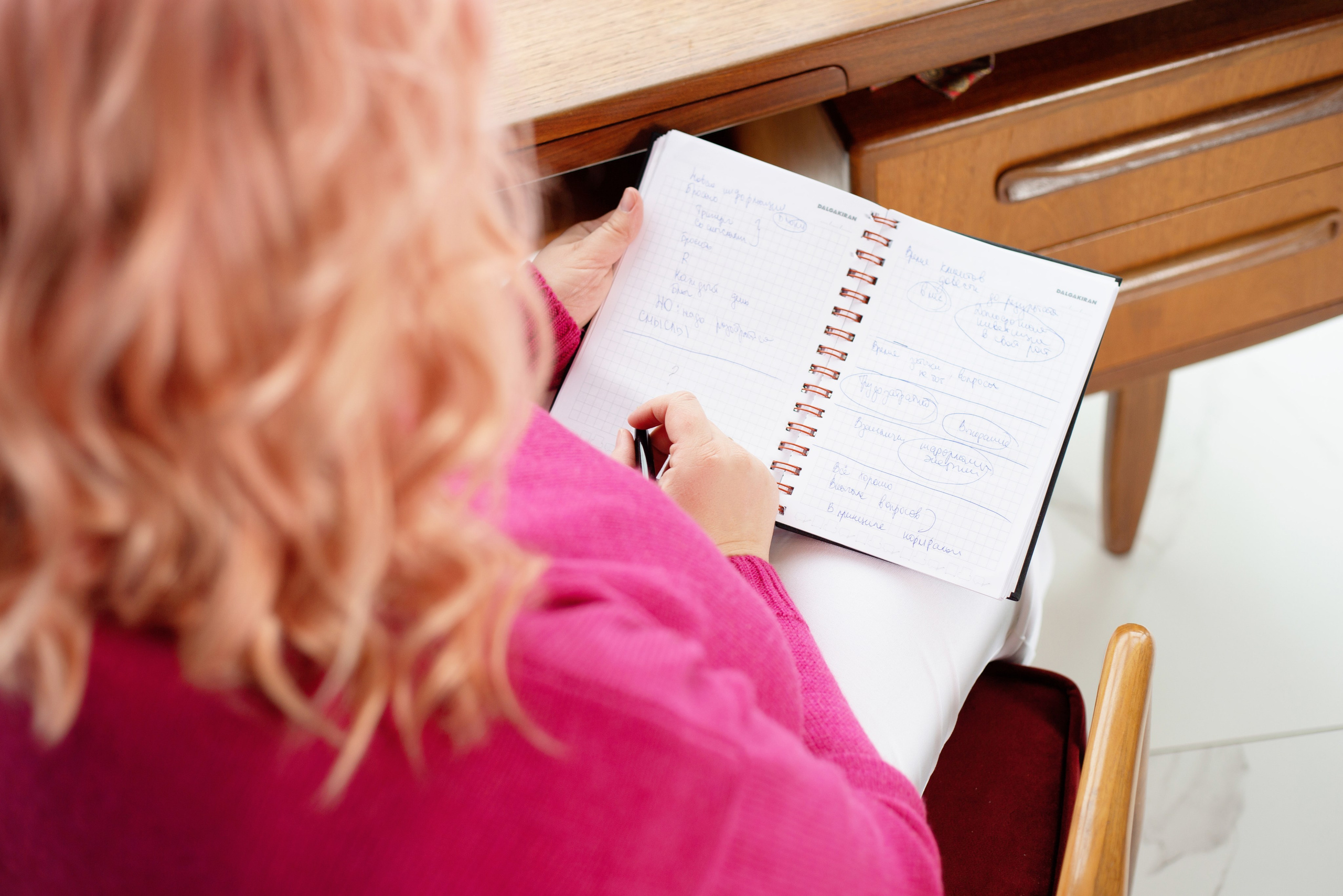 Профессиональные фото для коуча в СПб, яркие портреты для привлечения клиентов. Портретные фотосессии, контент-съемки, репортаж