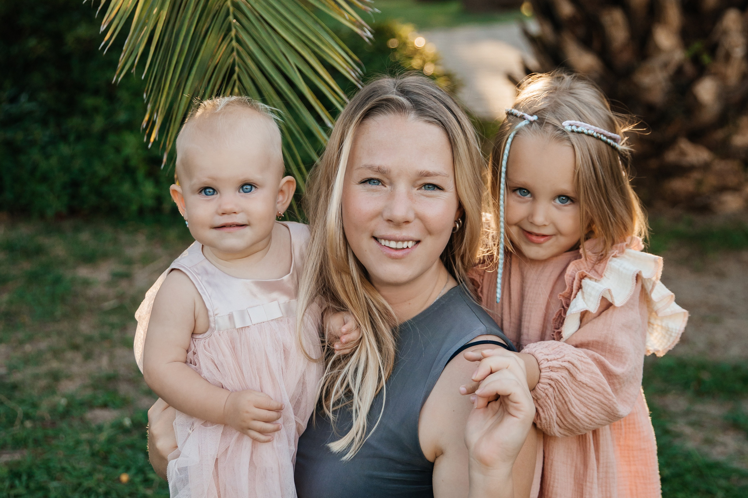 Таисия, Антон и две славных дочки. Фотограф в Сочи. Свадебная видеосъемка Сочи