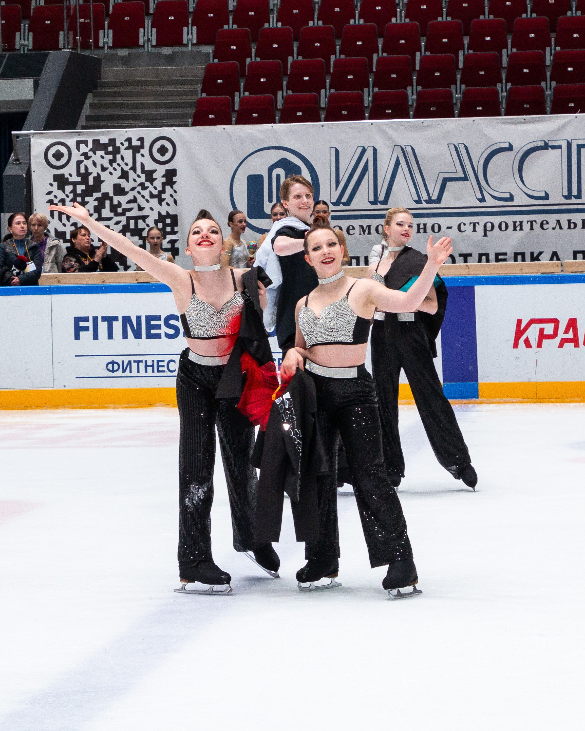 VII Ежегодный фестиваль массовых танцев на льду и фигурного катания «Петровский лёд» Санкт-Петербург 2024. Репортажный фотограф в Москве