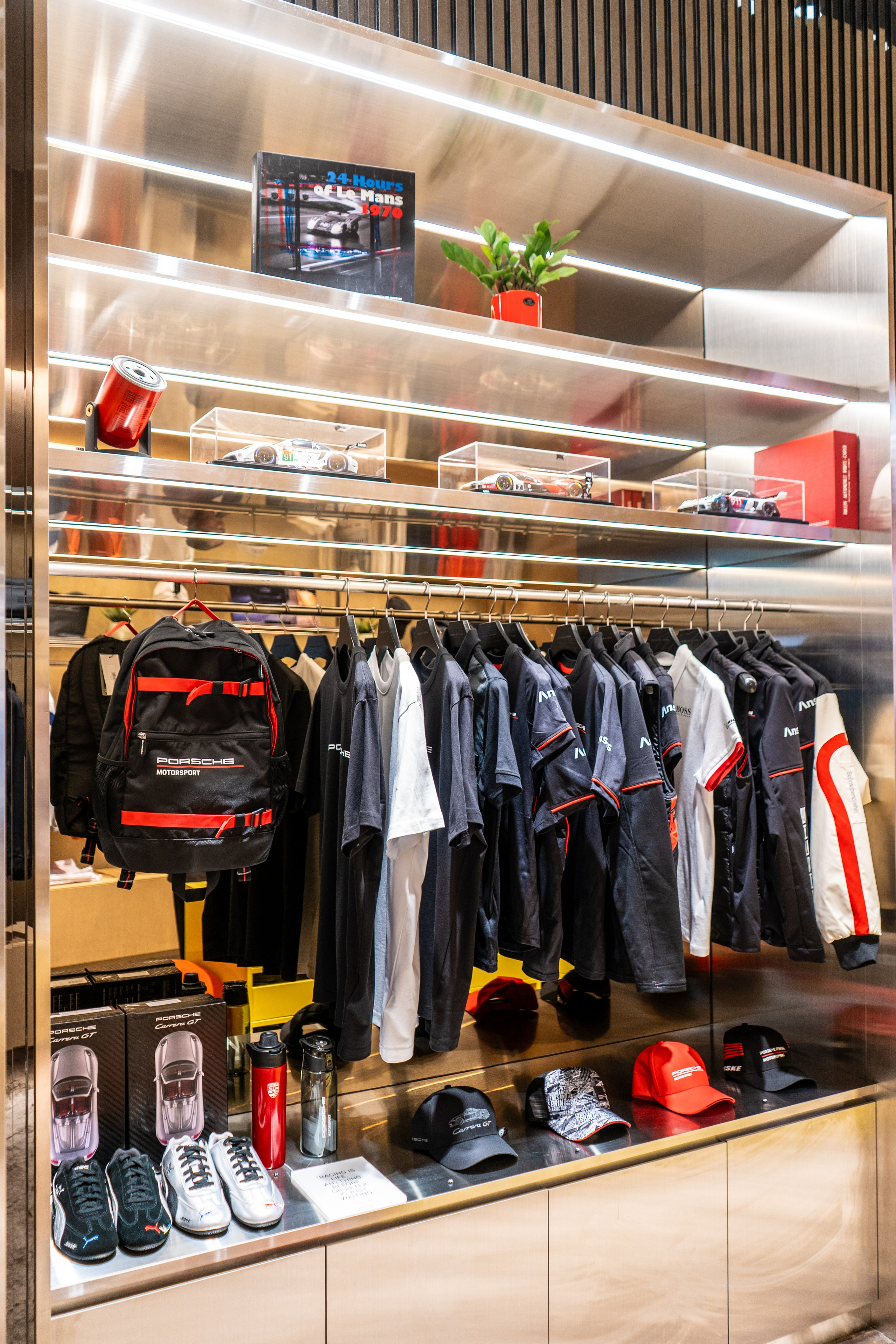 Шоурум Porsche. Главная