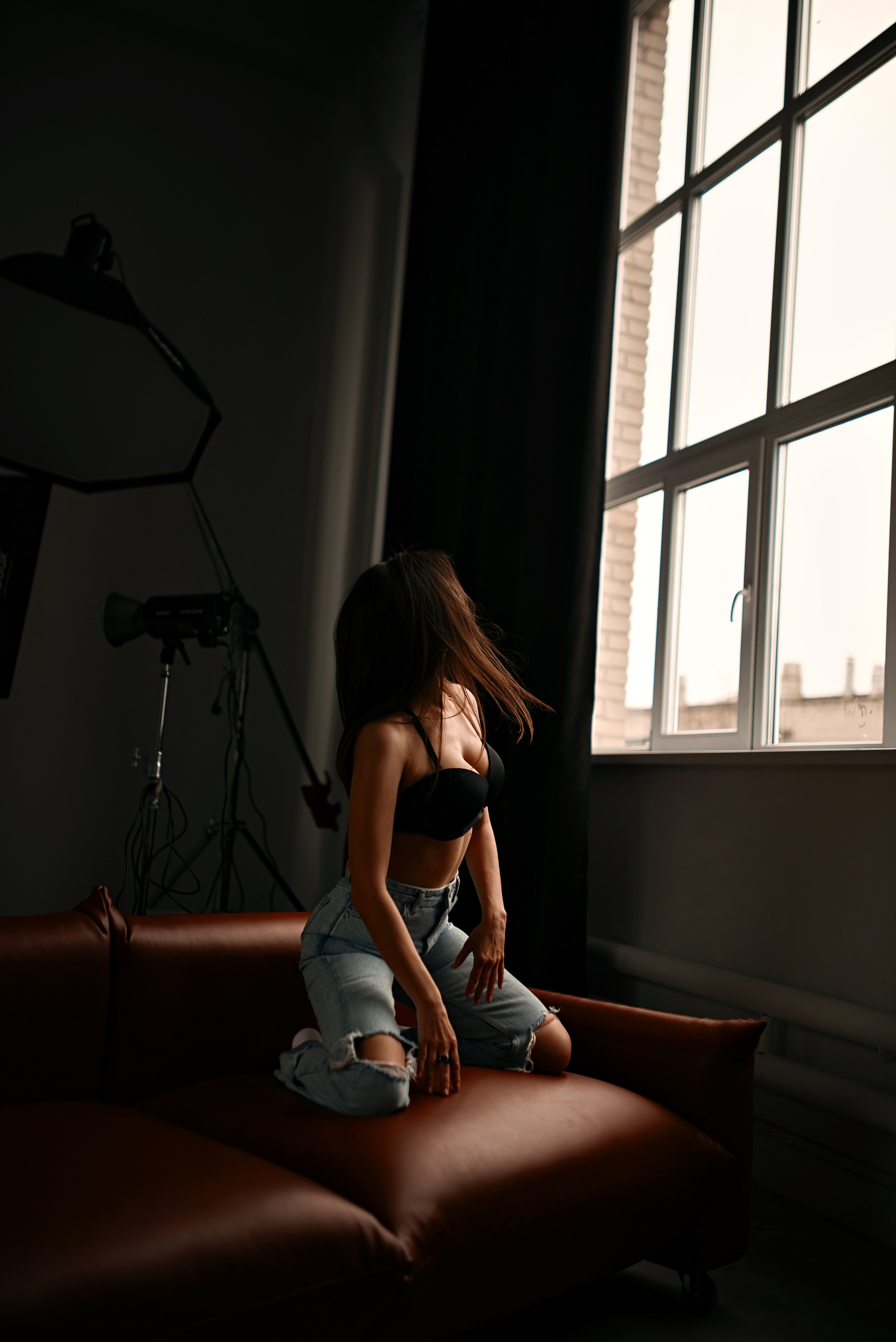 Фотограф Сергей Томашев: портрет на белой циклораме 