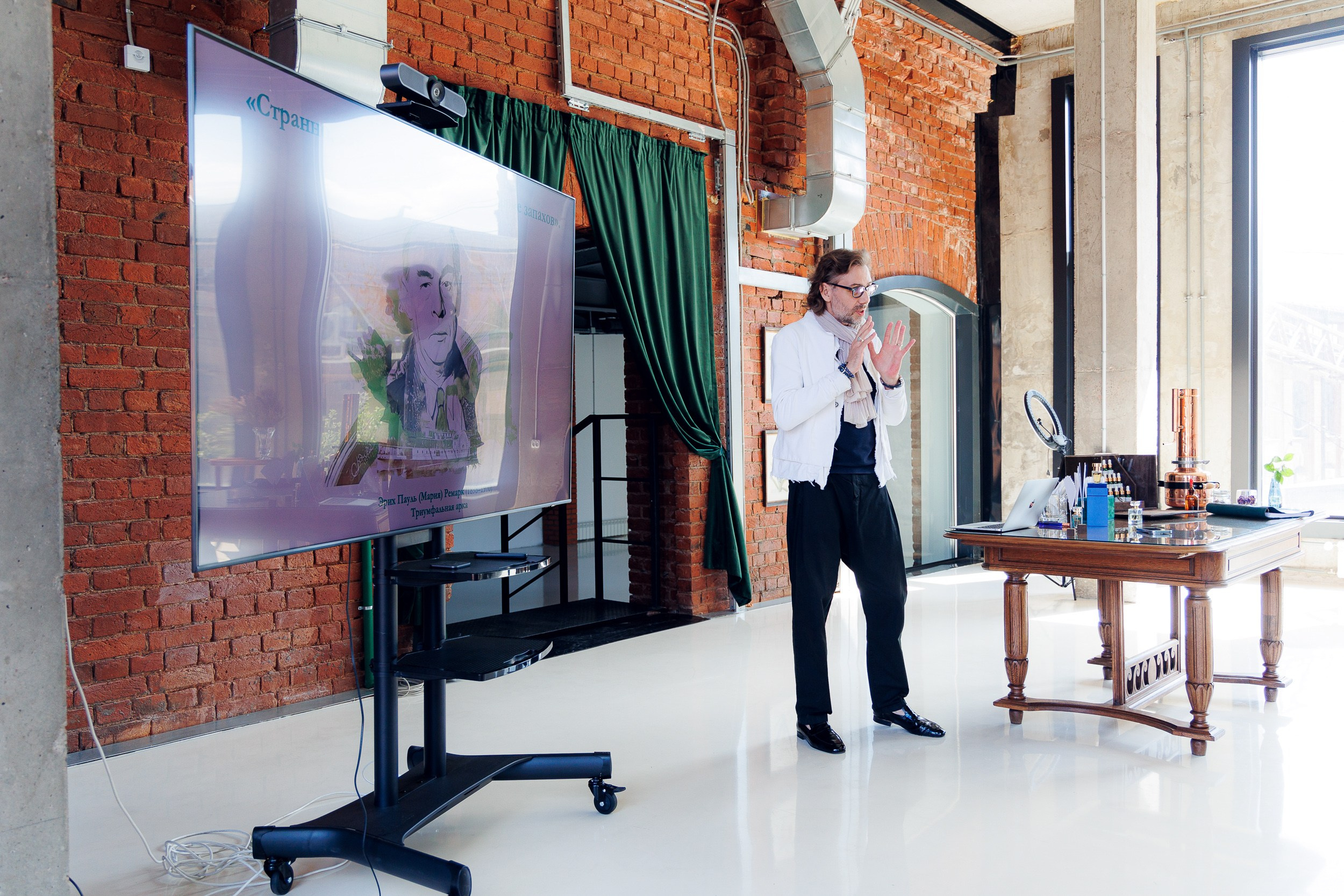 Мастер-класс в Академии парфюмерии Дениса Леонова. Алексей Соколов. Фотограф. Санкт-Петербург