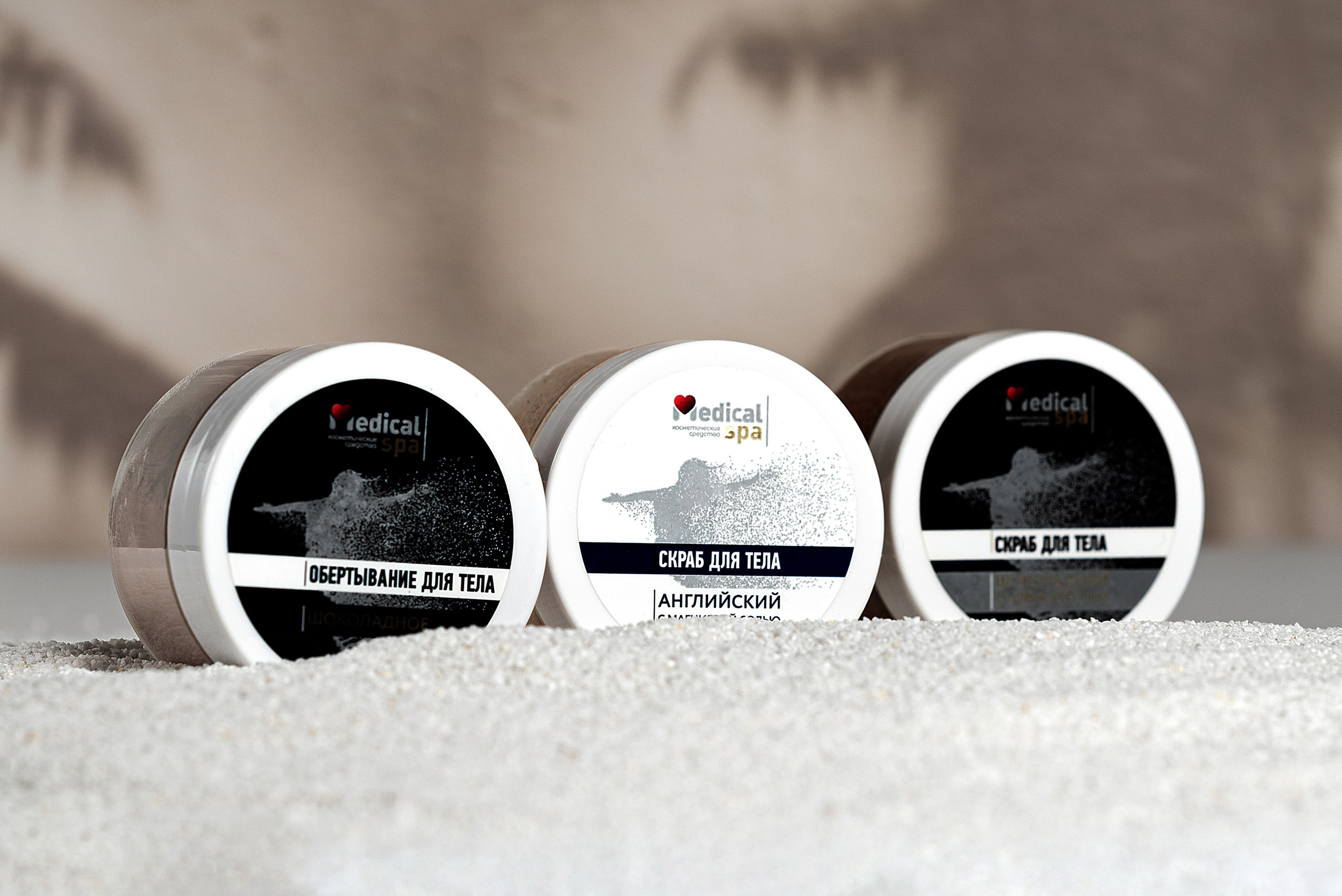 скрабы для тела, косметика, на фонах пляжных, средства для кожи, рекламное фото