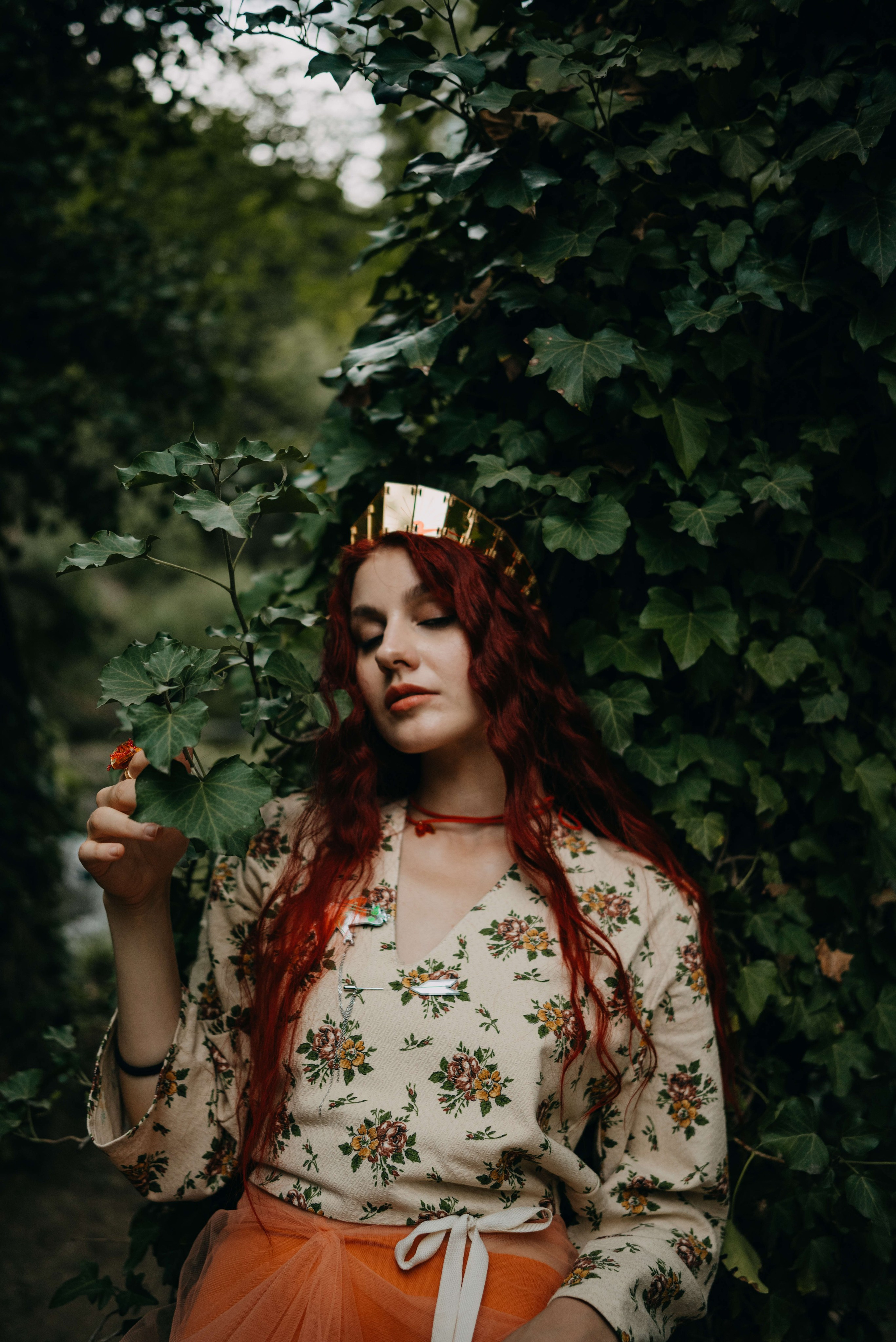 Съемка для бренда славянских украшений в лесу. Портретный и свадебный фотограф в Тбилиси • xeniqo