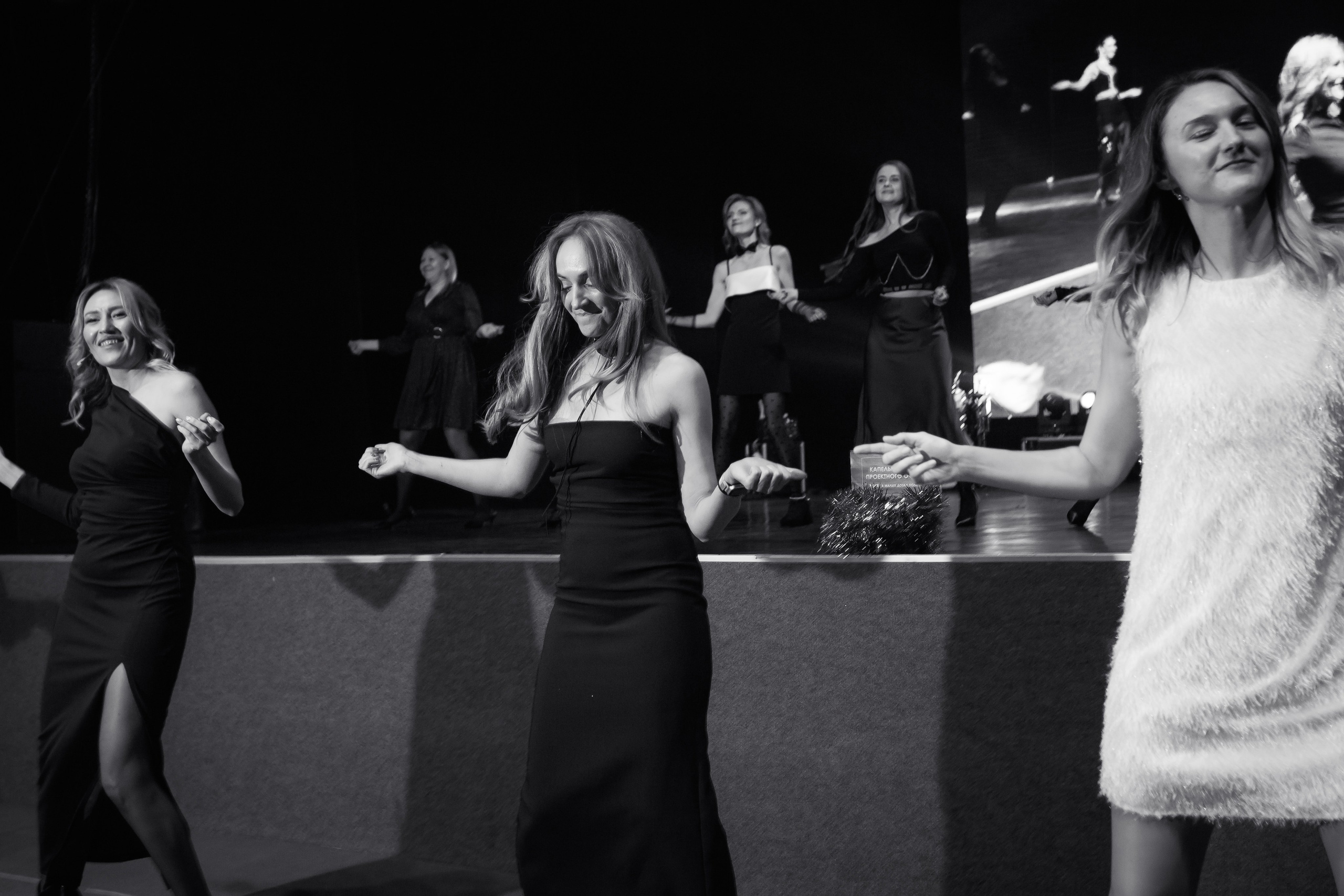 РЕПОРТАЖ: НОВЫЙ ГОД В ДК МЕТАЛЛУРГ. Профессиональный фотограф в Ижевске Леша Петров