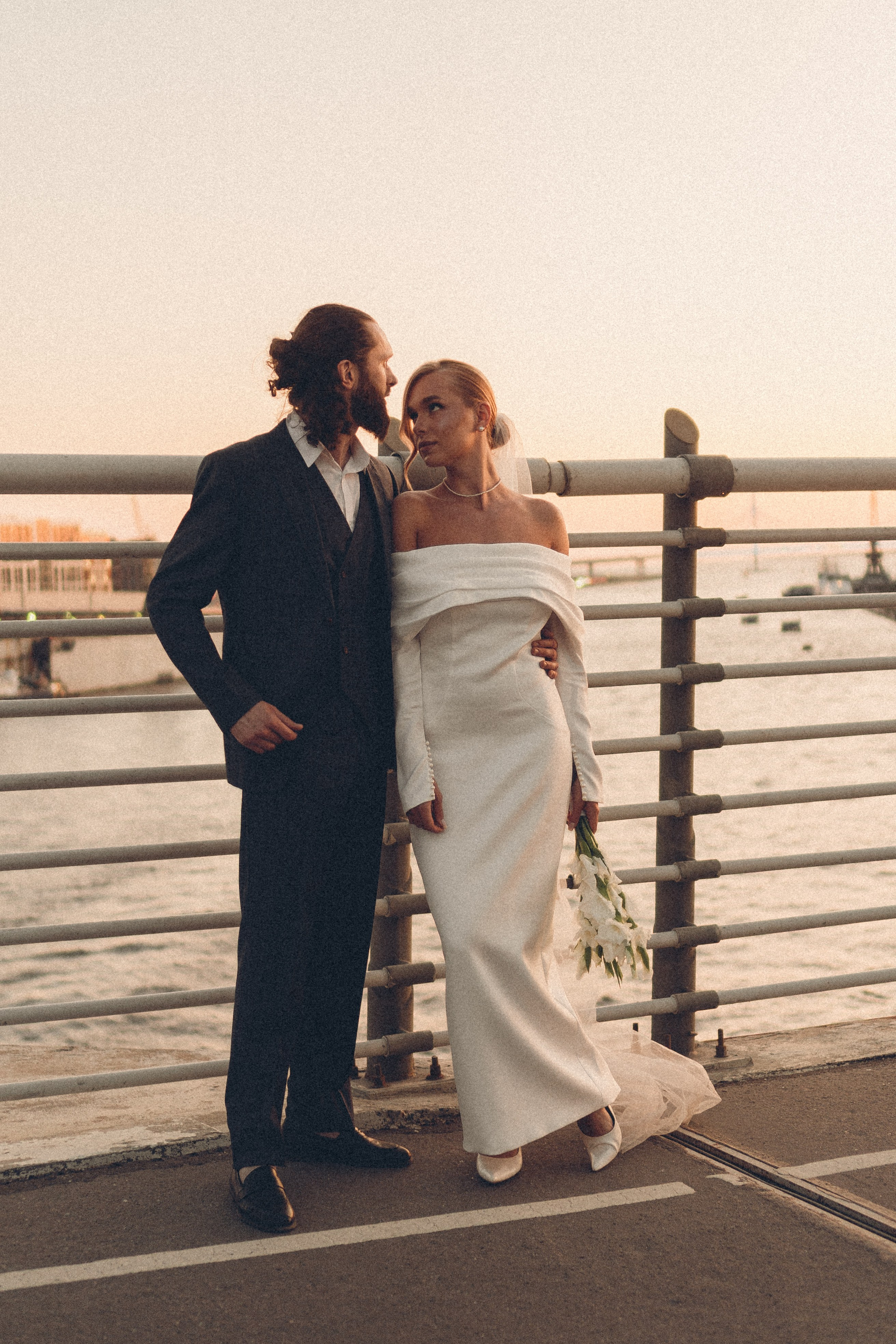 СВАДЕБНАЯ СЬЕМКА ВОЗЛЕ МСОТА БЕТАНКУРА НА КАБРИОЛЕТЕ. Профессиональный фотограф, Санкт-Петербург — Виктория Богомолова