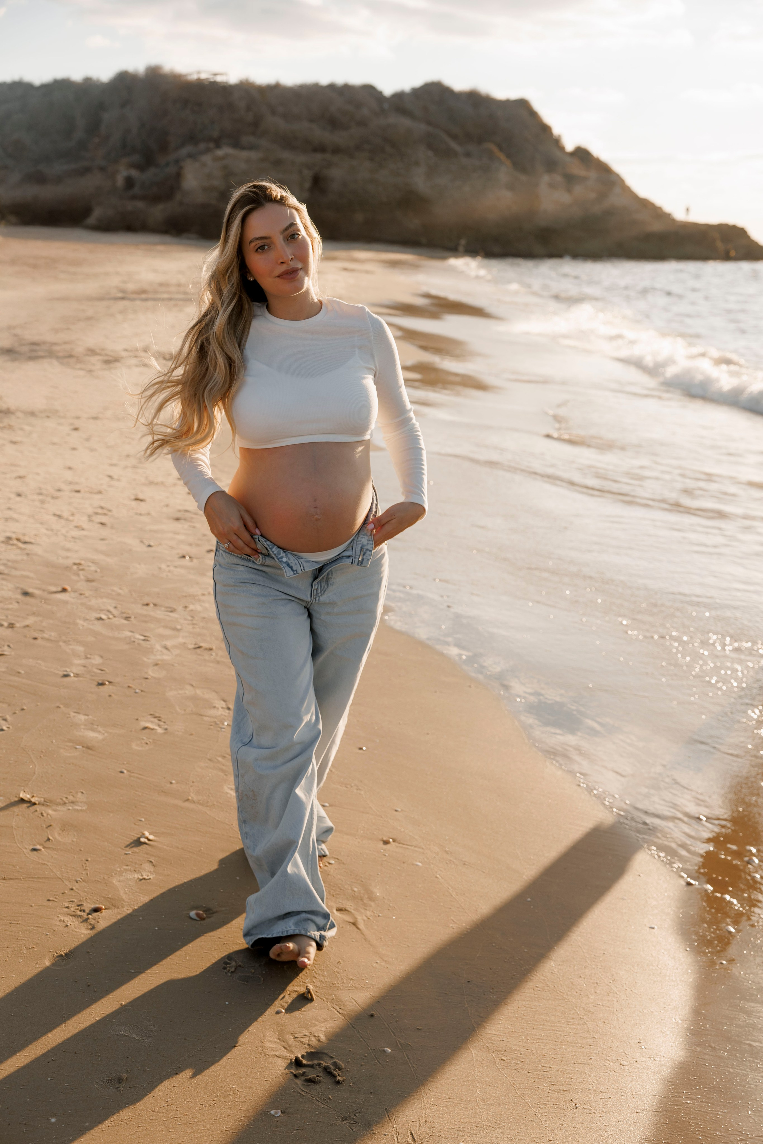 Pregnancy photoshoot near the sea. Wedding and family photographer