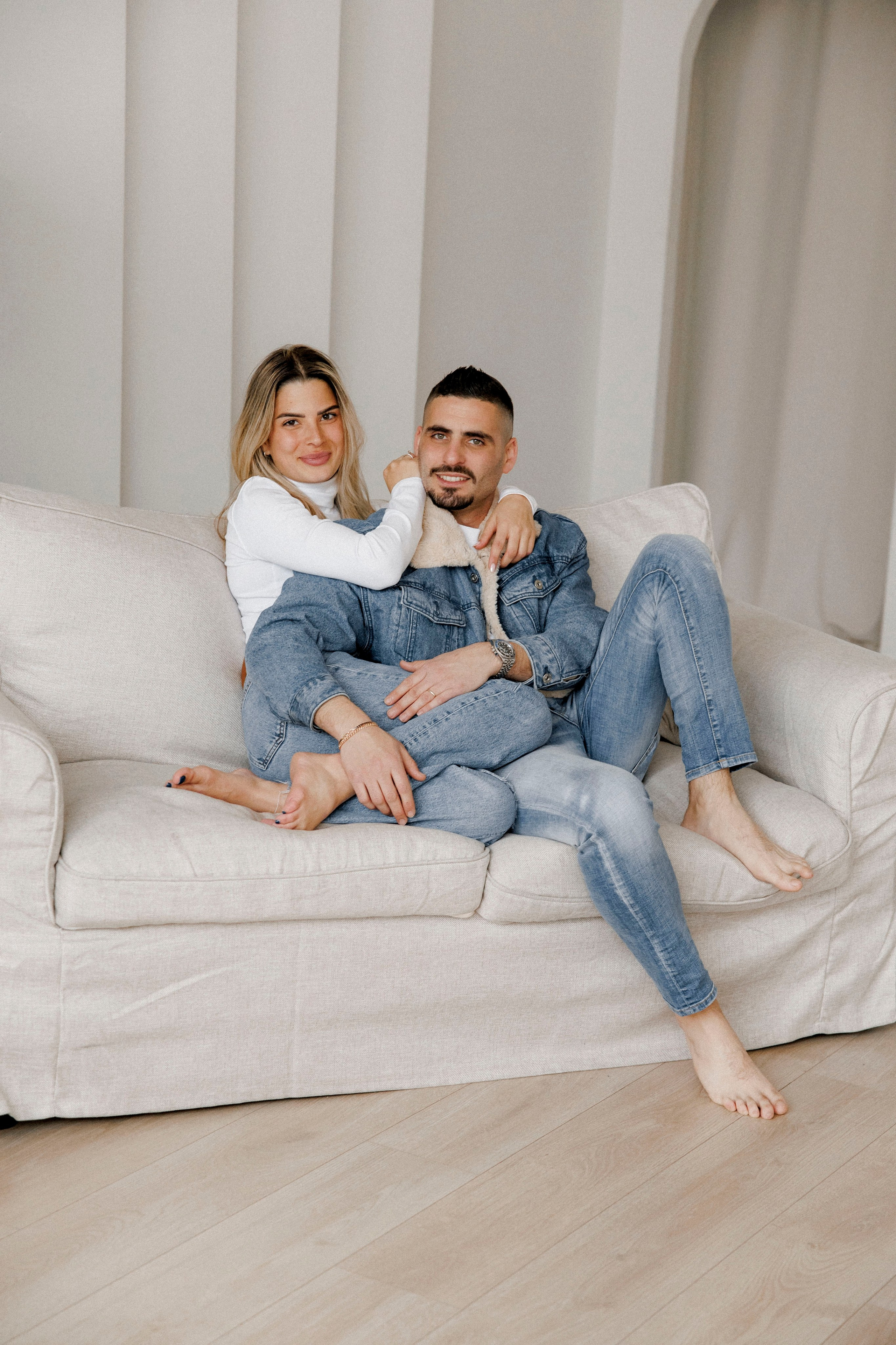 Family photoshoot in White Studio. Wedding and family photographer