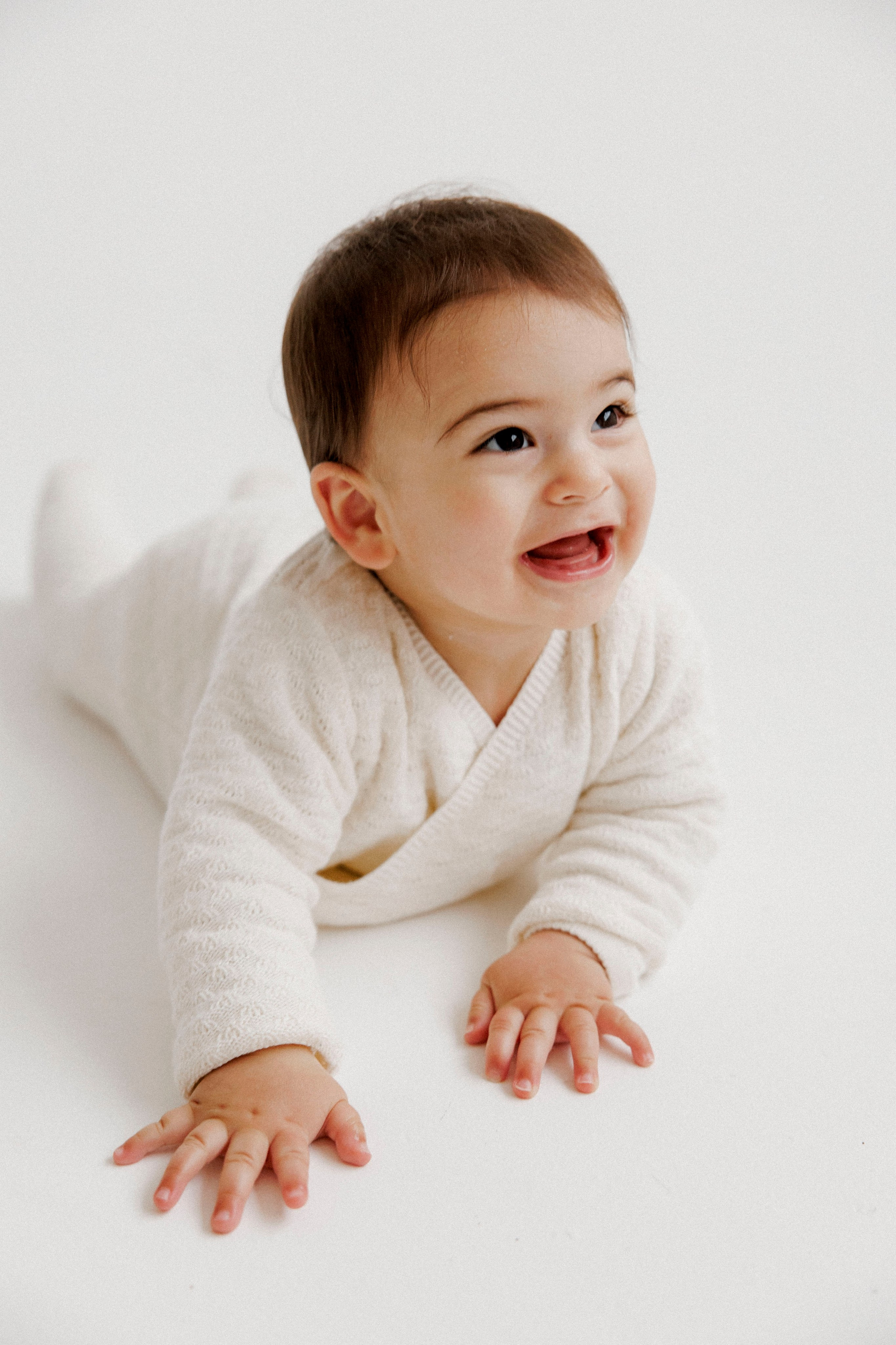 Family photoshoot in White Studio. Wedding and family photographer