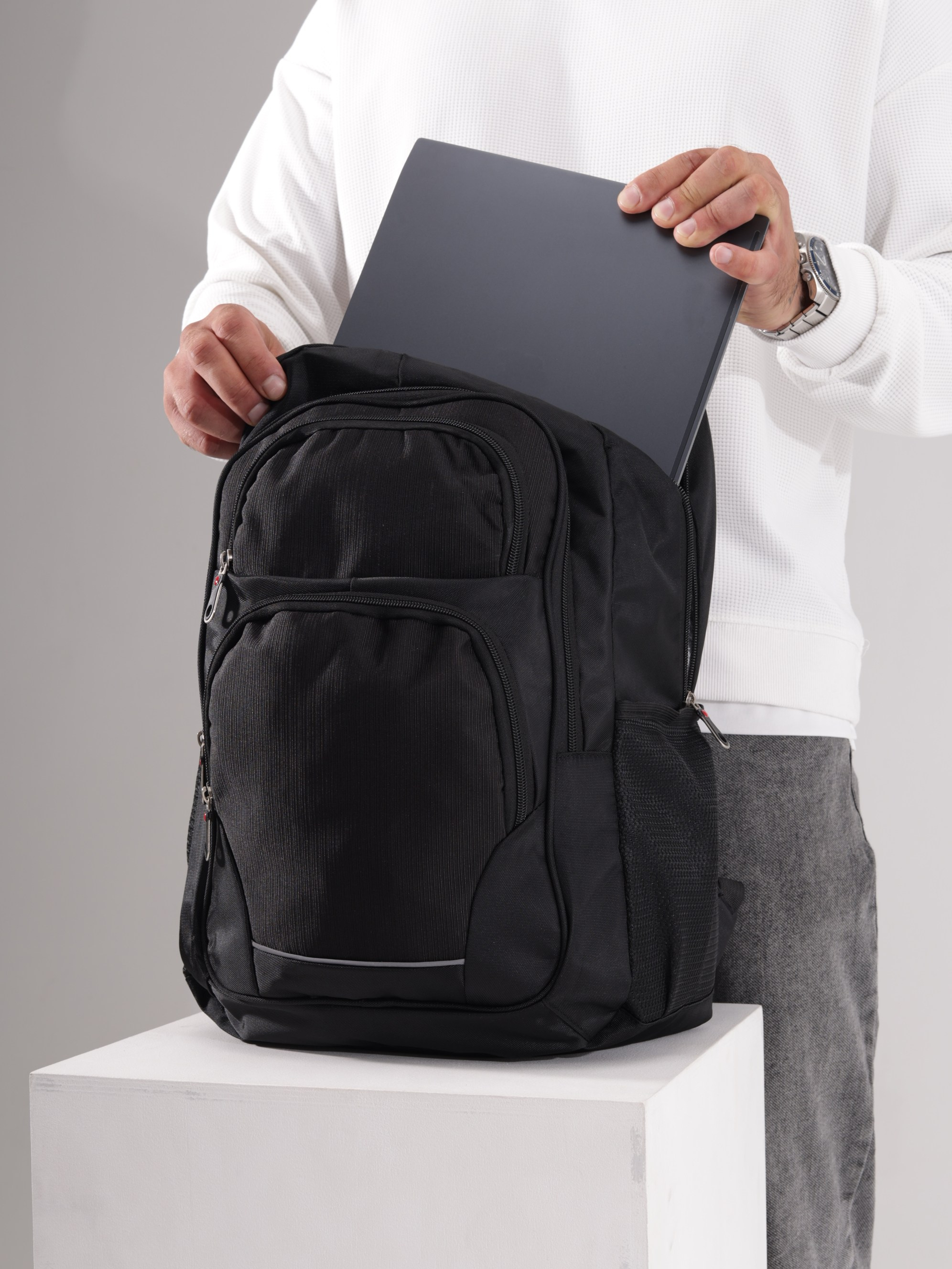 Съемка черного рюкзака может быть интересной?. Фото для маркетплейсов в самых сочных локациях города Сочи