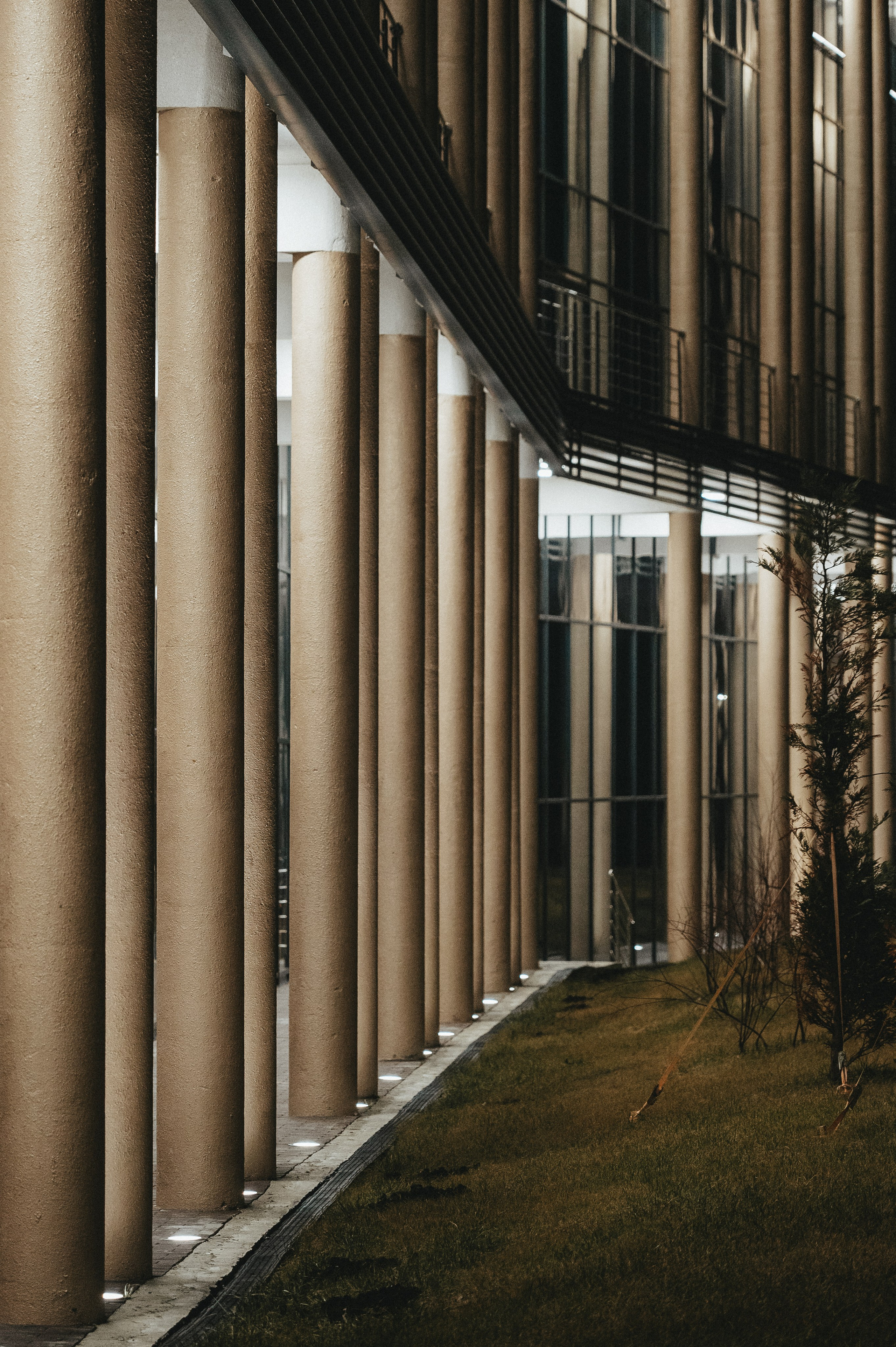 Съемка деталей ночной подсветки дома в Ростове