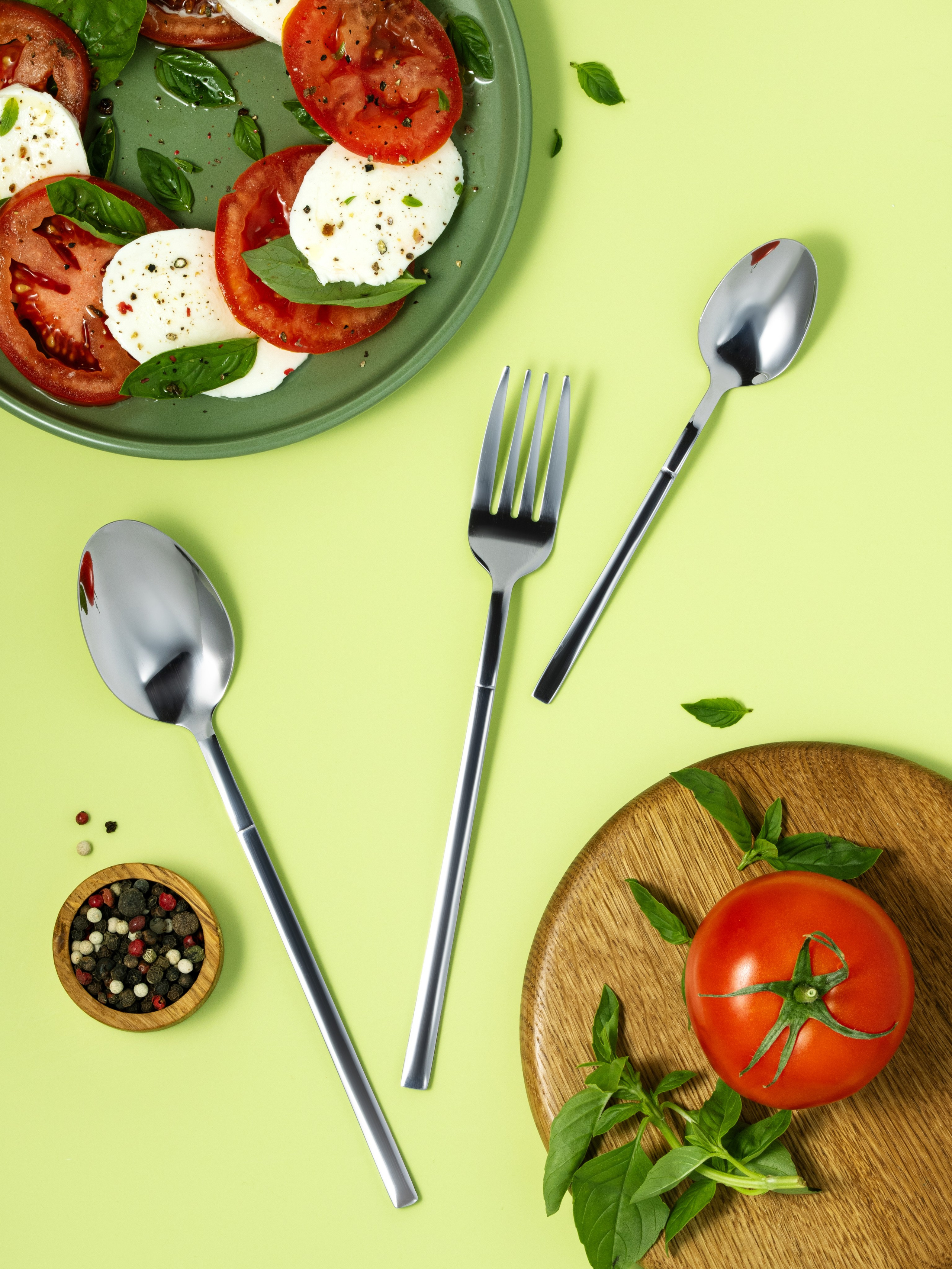 Предметная фотосъёмка набора столовых при для маркетплейса Wildberries. Фуд-фотограф и предметный фотограф в Москве Анна Первова