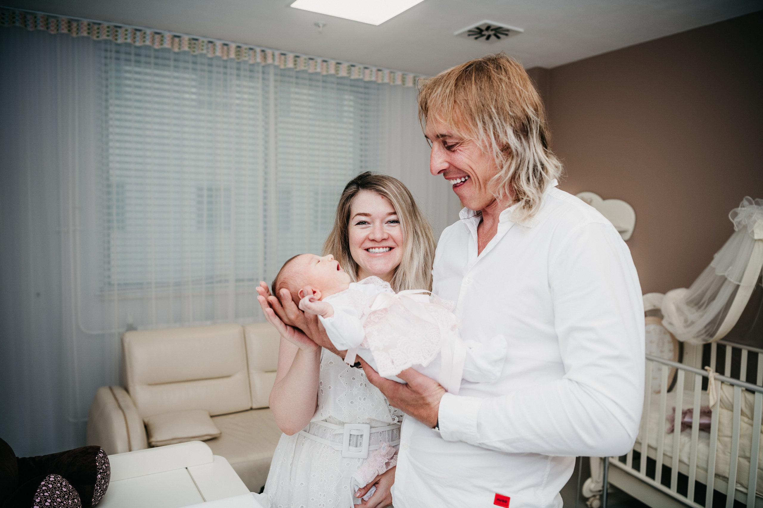 Выписка Полины в Лапино. Фотограф на выписку из роддома в Москве и МО