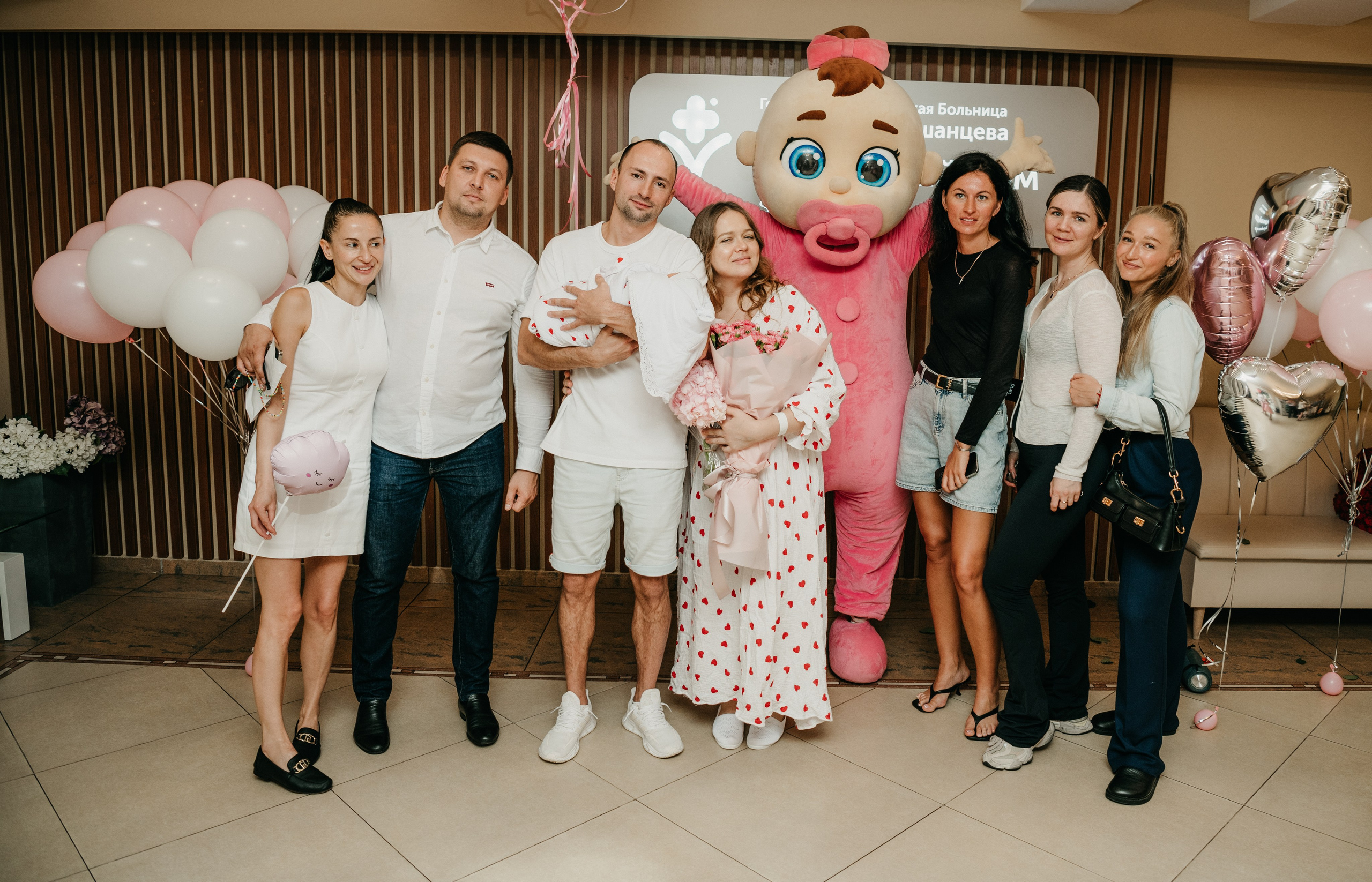 Выписка Софии в ГКБ Ерамишанцева. Фотограф на выписку из роддома в Москве и МО