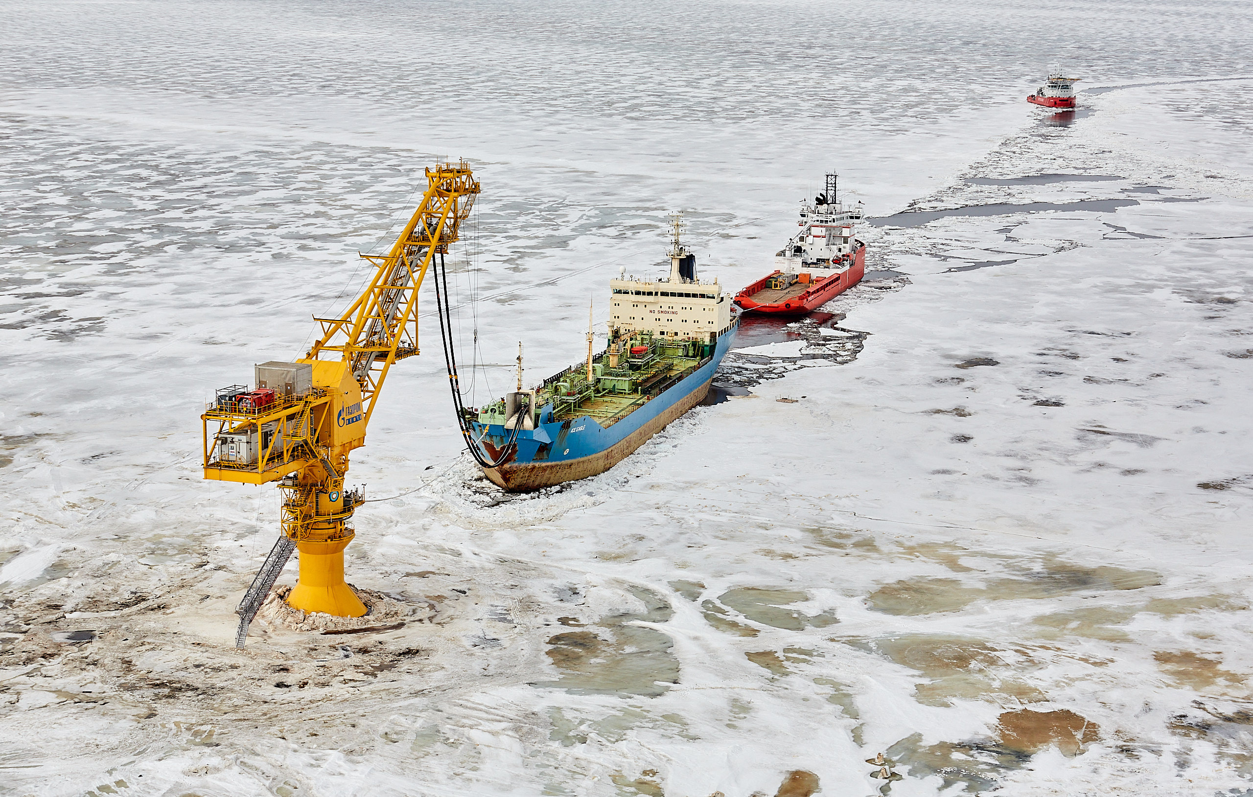 Терминал «Ворота Арктики», в акватории Обской губы, Мыс Каменный, предназначен для круглогодичной отгрузки в танкеры нефти.